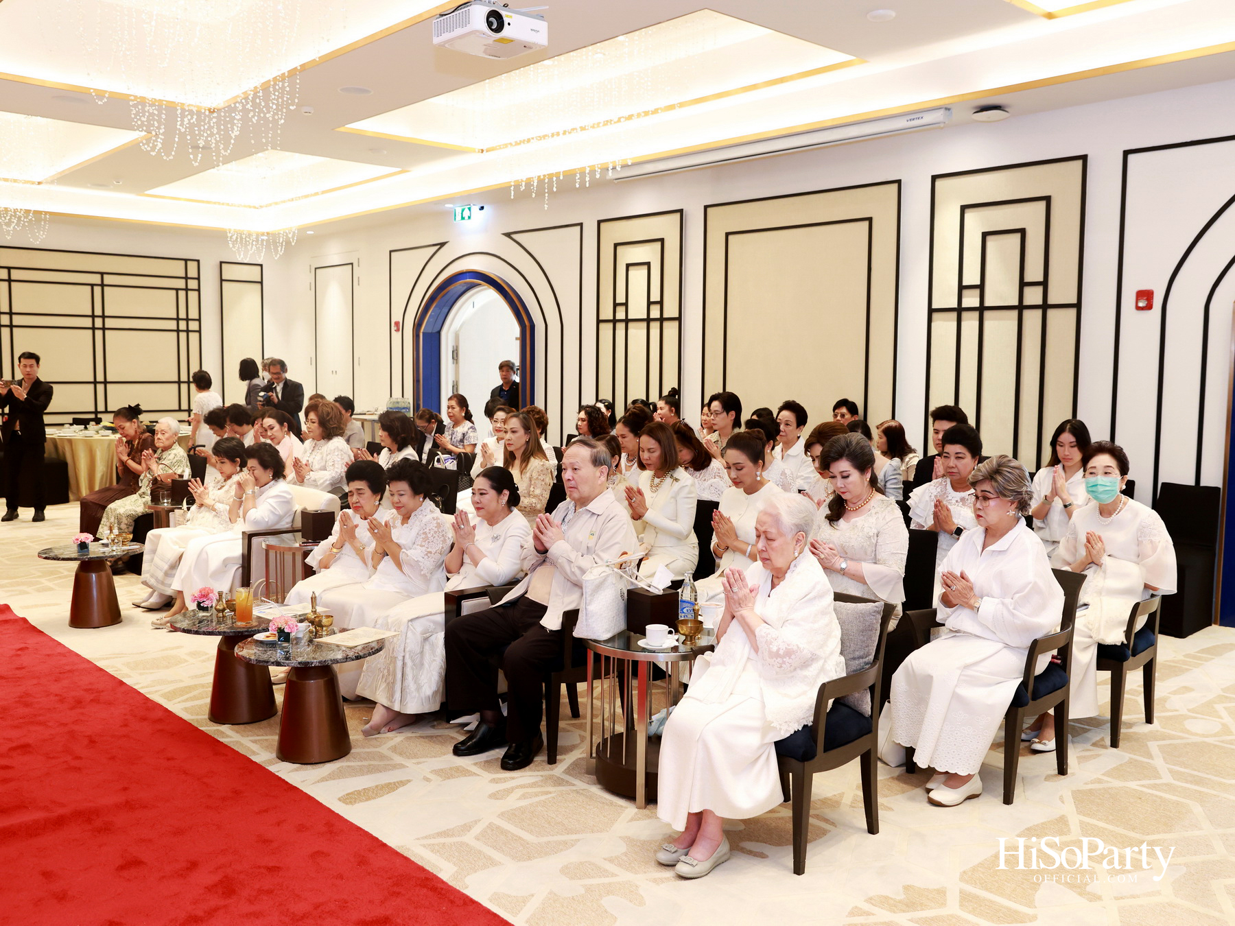 ดร.ลาลีวรรณ กาญจนจารี จัดพิธีทำบุญถวายภัตตาหารเพล เนื่องในโอกาสวันคล้ายวันเกิด ครบ 72 ปี