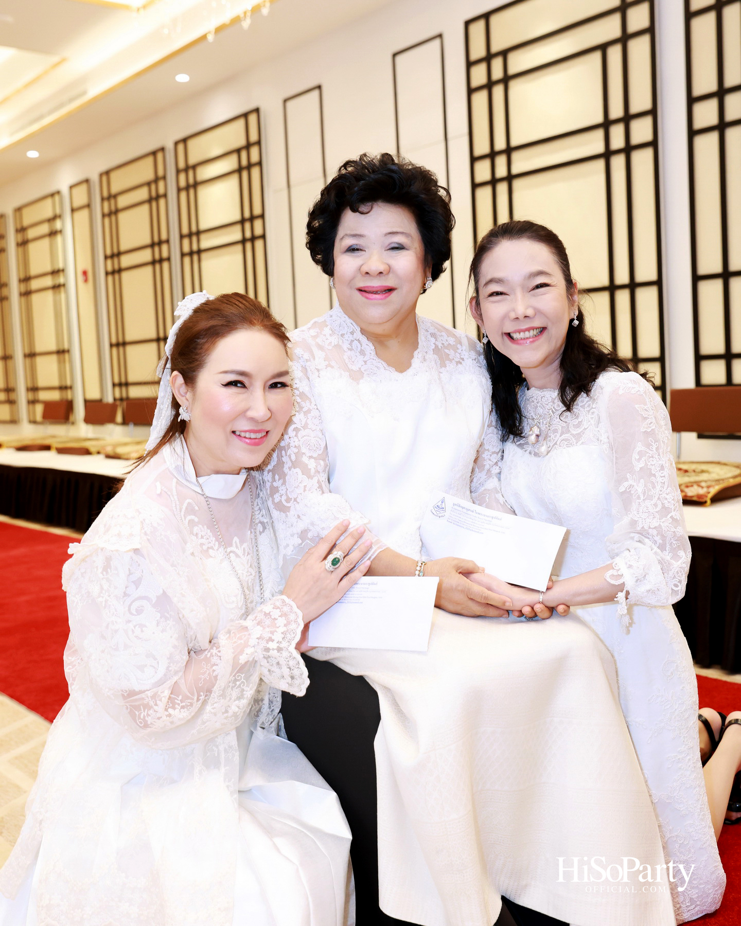 ดร.ลาลีวรรณ กาญจนจารี จัดพิธีทำบุญถวายภัตตาหารเพล เนื่องในโอกาสวันคล้ายวันเกิด ครบ 72 ปี