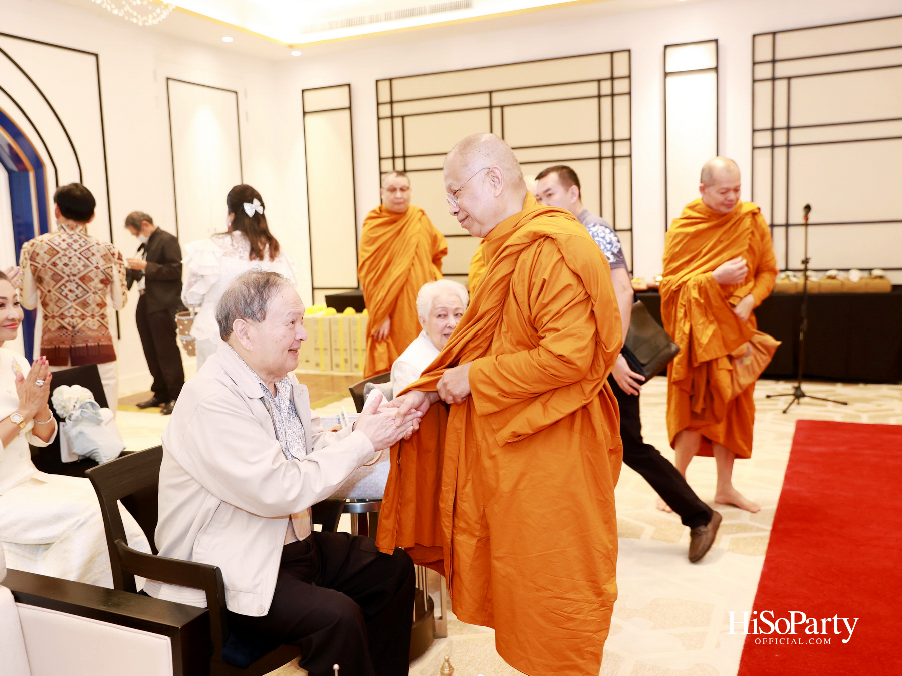 ดร.ลาลีวรรณ กาญจนจารี จัดพิธีทำบุญถวายภัตตาหารเพล เนื่องในโอกาสวันคล้ายวันเกิด ครบ 72 ปี