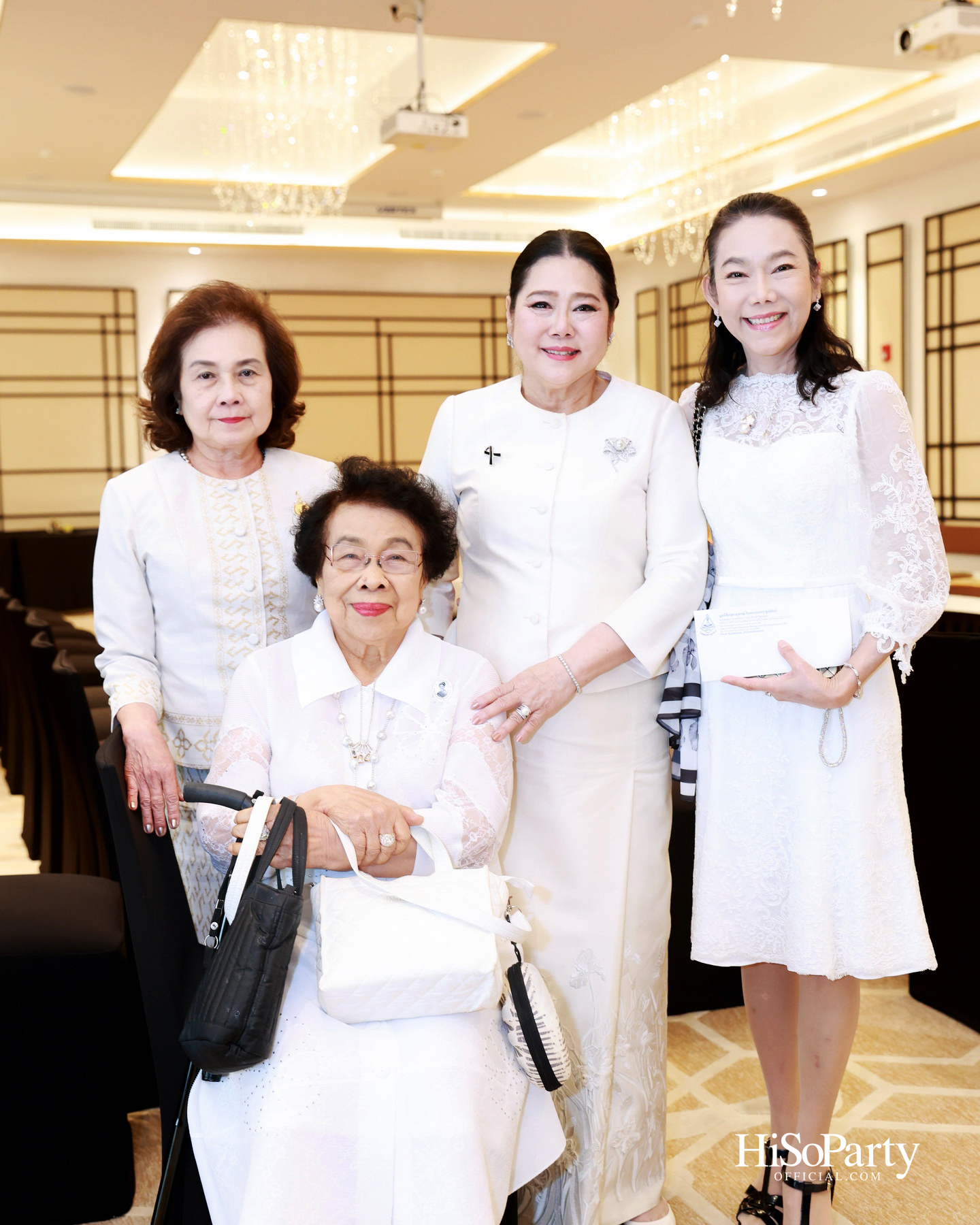 ดร.ลาลีวรรณ กาญจนจารี จัดพิธีทำบุญถวายภัตตาหารเพล เนื่องในโอกาสวันคล้ายวันเกิด ครบ 72 ปี