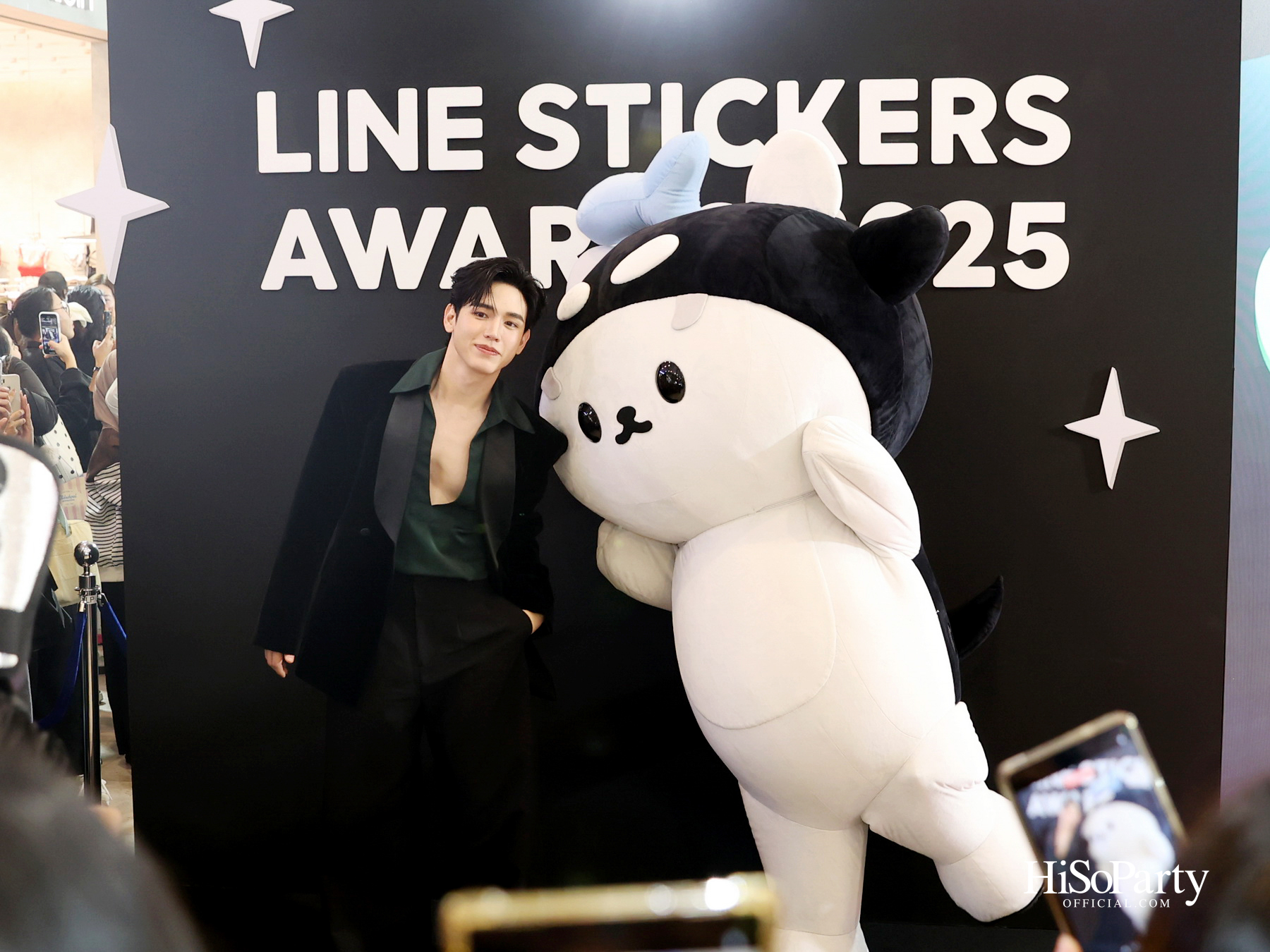 LINE STICKERS AWARDS 2025 เปิดพื้นที่จักรวาลแห่งความคิดสร้างสรรค์ ใจกลางเซ็นทรัลเวิลด์