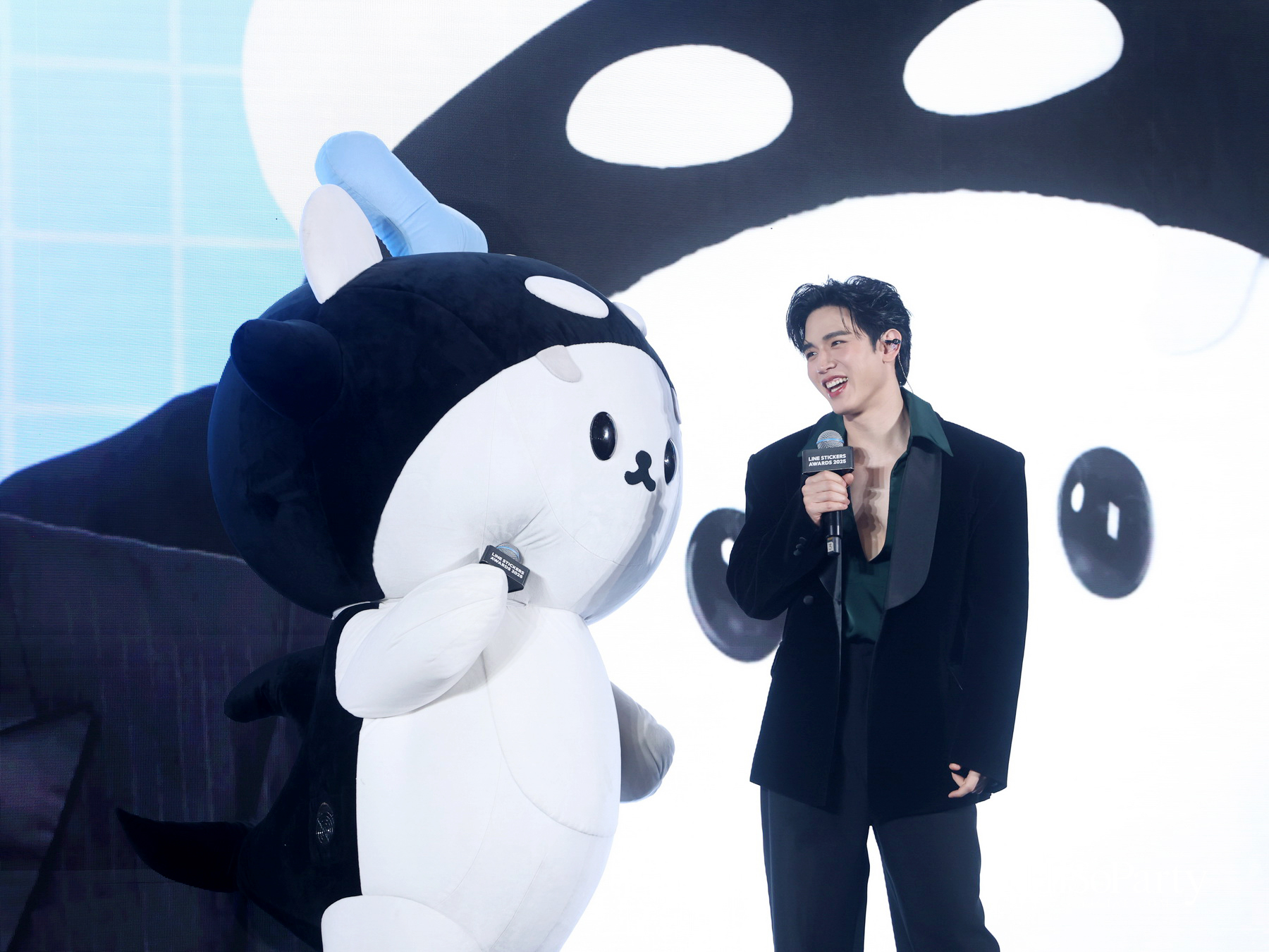 LINE STICKERS AWARDS 2025 เปิดพื้นที่จักรวาลแห่งความคิดสร้างสรรค์ ใจกลางเซ็นทรัลเวิลด์