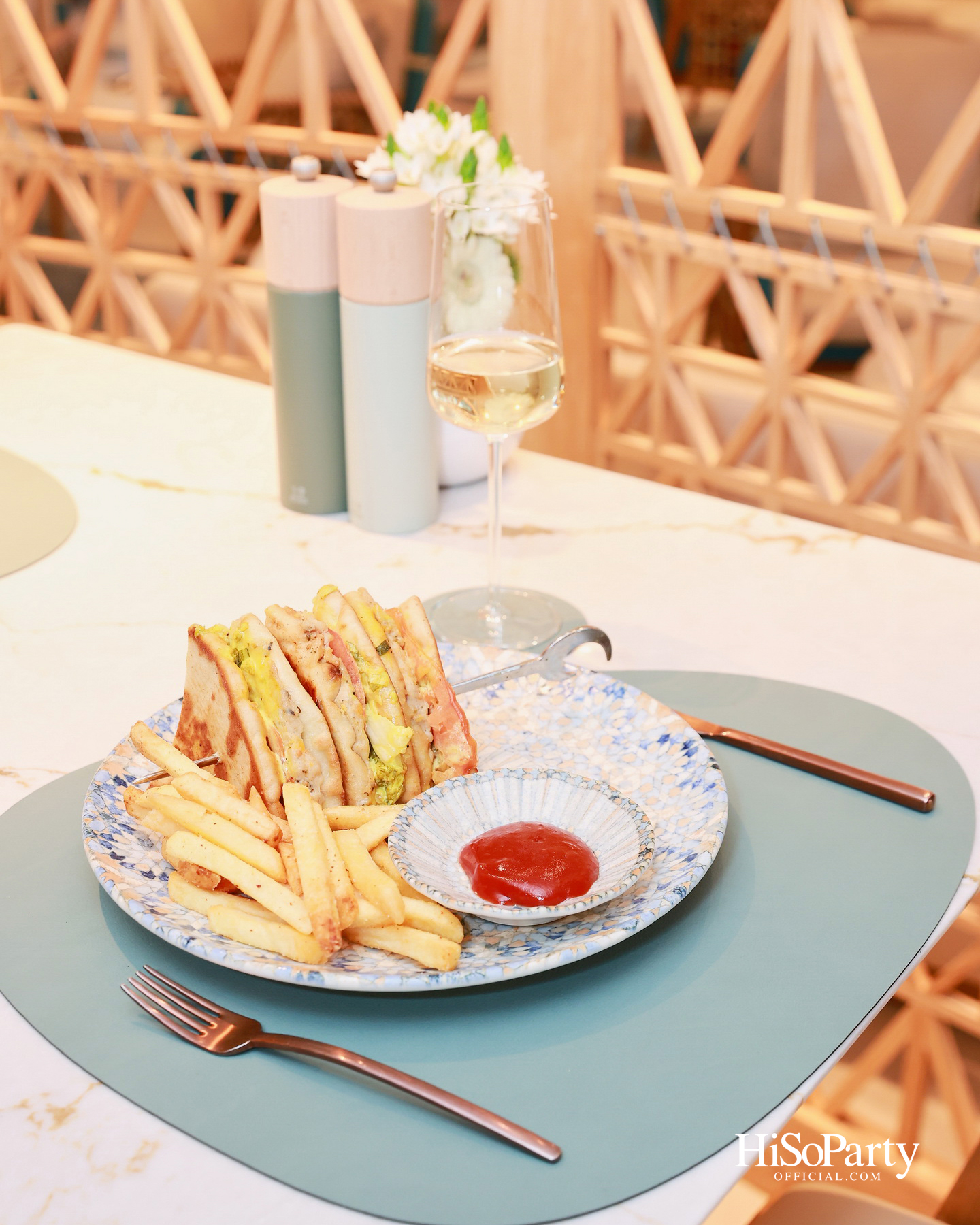 Deck 9 เปิดประสบการณ์เหนือระดับบน ‘Luminara’ ซูเปอร์ยอทช์ล่าสุดจาก The Ritz-Carlton Yacht Collection เยือนไทยครั้งแรก