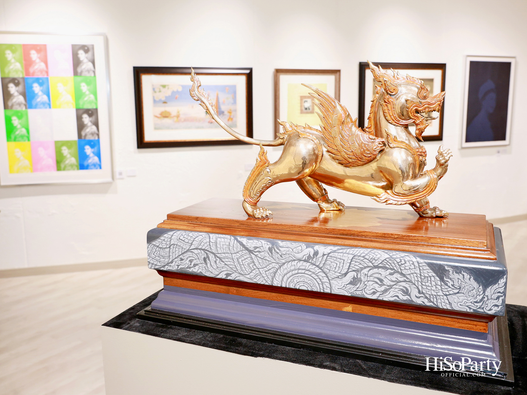 สยามพารากอน จัดนิทรรศการ ‘น้อมรำลึกในพระมหากรุณาธิคุณ แห่งสมเด็จพระบรมราชชนนีพันปีหลวง’ พร้อมเปิด Art Jewel ชั้น 5