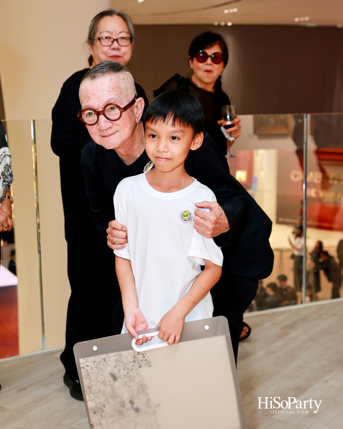 สยามพารากอน จัดนิทรรศการ ‘น้อมรำลึกในพระมหากรุณาธิคุณ แห่งสมเด็จพระบรมราชชนนีพันปีหลวง’ พร้อมเปิด Art Jewel ชั้น 5