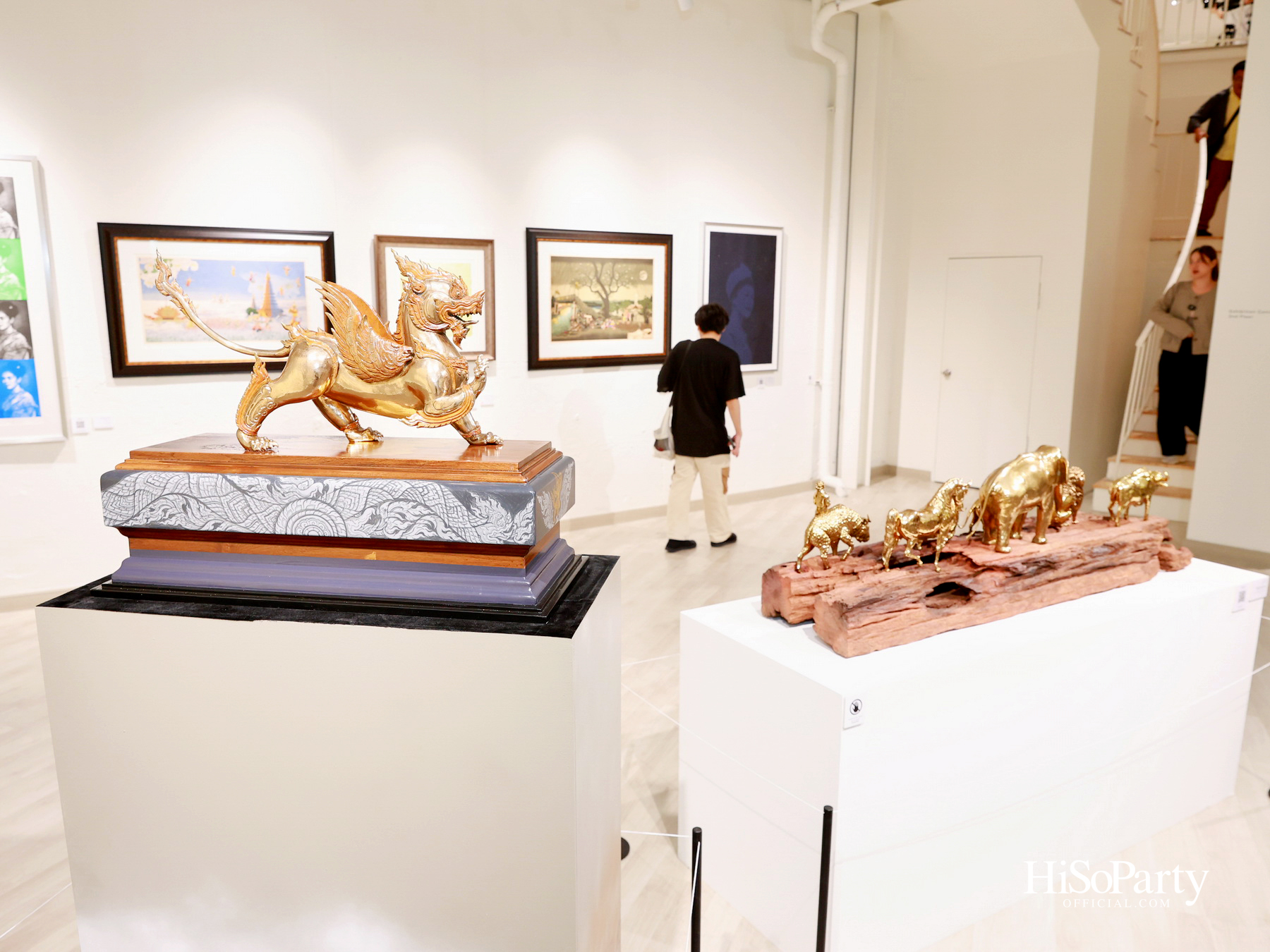 สยามพารากอน จัดนิทรรศการ ‘น้อมรำลึกในพระมหากรุณาธิคุณ แห่งสมเด็จพระบรมราชชนนีพันปีหลวง’ พร้อมเปิด Art Jewel ชั้น 5