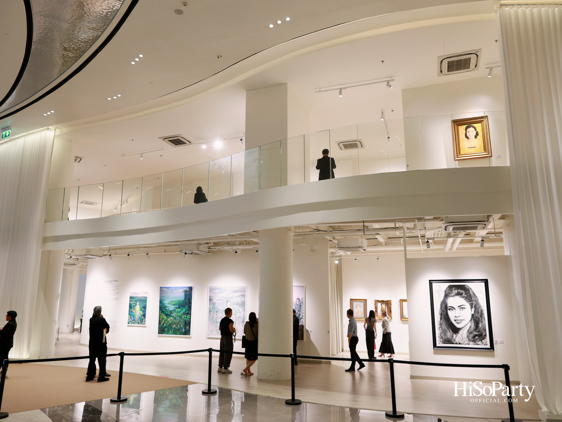 สยามพารากอน จัดนิทรรศการ ‘น้อมรำลึกในพระมหากรุณาธิคุณ แห่งสมเด็จพระบรมราชชนนีพันปีหลวง’ พร้อมเปิด Art Jewel ชั้น 5