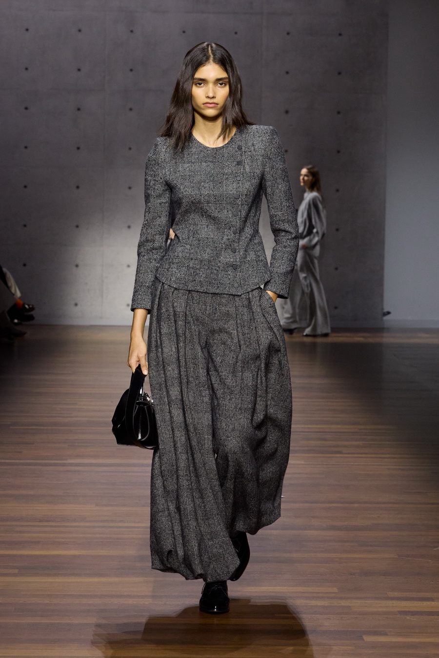 Emporio Armani Autumn/Winter 2026–27 นิยามใหม่ของความสมดุลระหว่างกฎเกณฑ์และเสรีภาพ