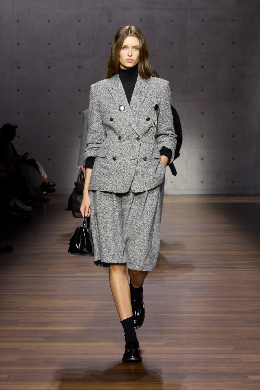 Emporio Armani Autumn/Winter 2026–27 นิยามใหม่ของความสมดุลระหว่างกฎเกณฑ์และเสรีภาพ