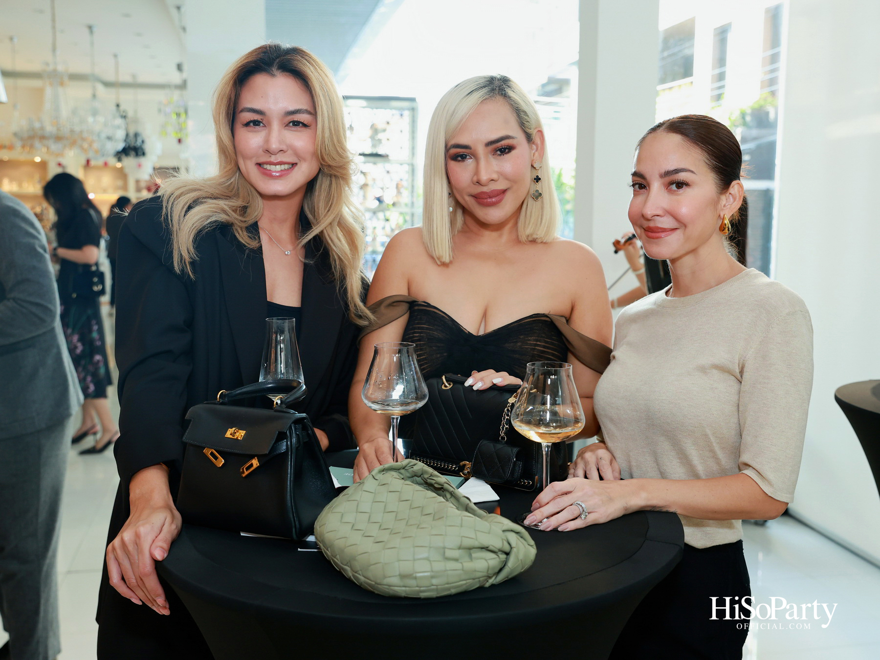 Crystal Symphony และ Lladró เผยประสบการณ์สุดเอ็กซ์คลูซีฟ ถ่ายทอดสุนทรียศาสตร์แห่งแสงไฟผ่านงานพอร์ซเลนร่วมสมัย