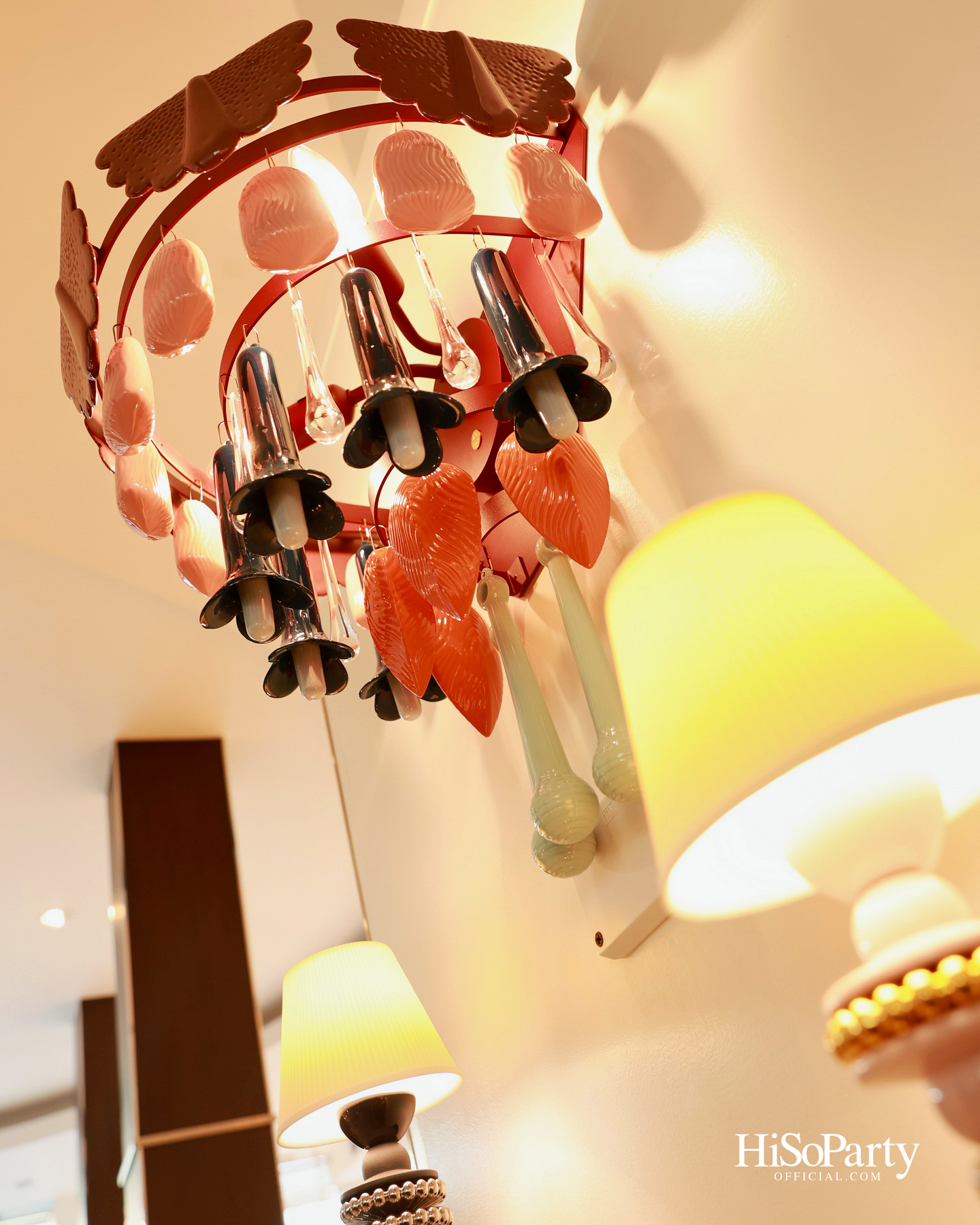 Crystal Symphony และ Lladró เผยประสบการณ์สุดเอ็กซ์คลูซีฟ ถ่ายทอดสุนทรียศาสตร์แห่งแสงไฟผ่านงานพอร์ซเลนร่วมสมัย