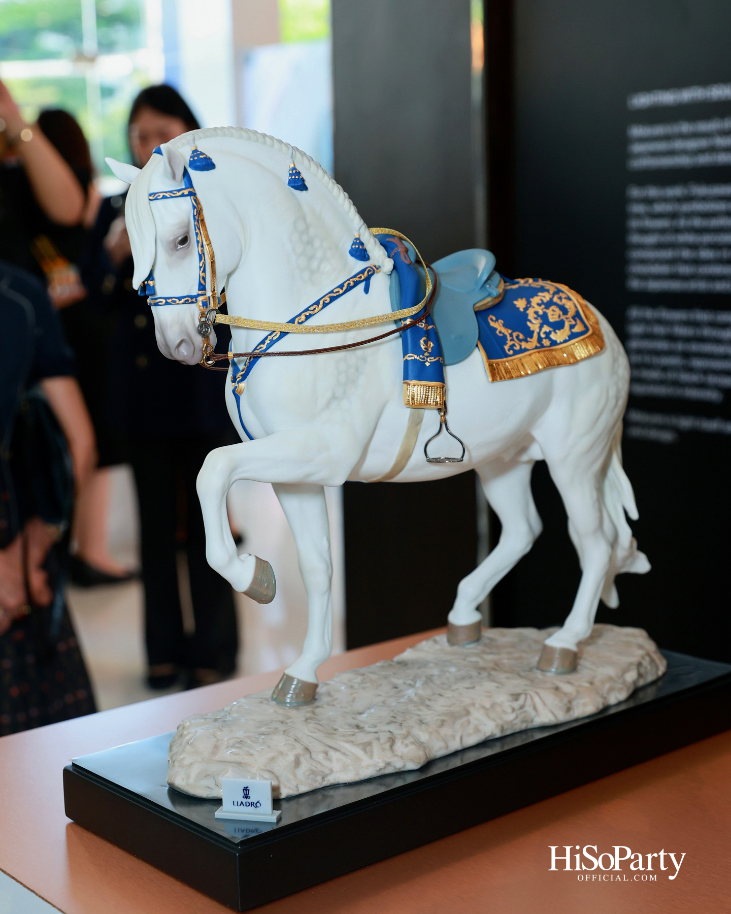 Crystal Symphony และ Lladró เผยประสบการณ์สุดเอ็กซ์คลูซีฟ ถ่ายทอดสุนทรียศาสตร์แห่งแสงไฟผ่านงานพอร์ซเลนร่วมสมัย