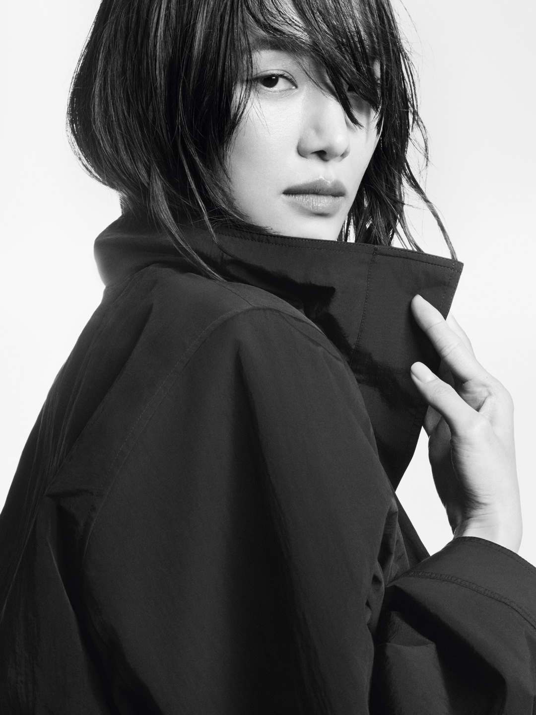 COS เปิดตัวแคมเปญ Spring Summer 2026 นำโดย Alexander Skarsgård, Park Gyuyoung, Vittoria Ceretti และ Taemin Park