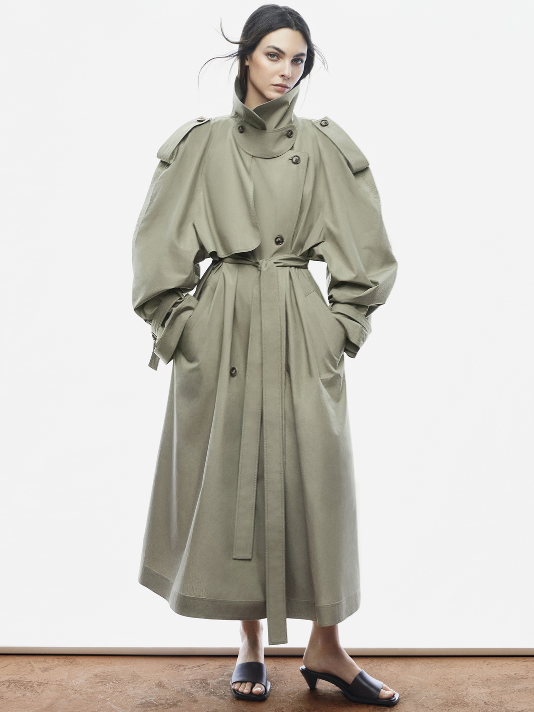 COS เปิดตัวแคมเปญ Spring Summer 2026 นำโดย Alexander Skarsgård, Park Gyuyoung, Vittoria Ceretti และ Taemin Park