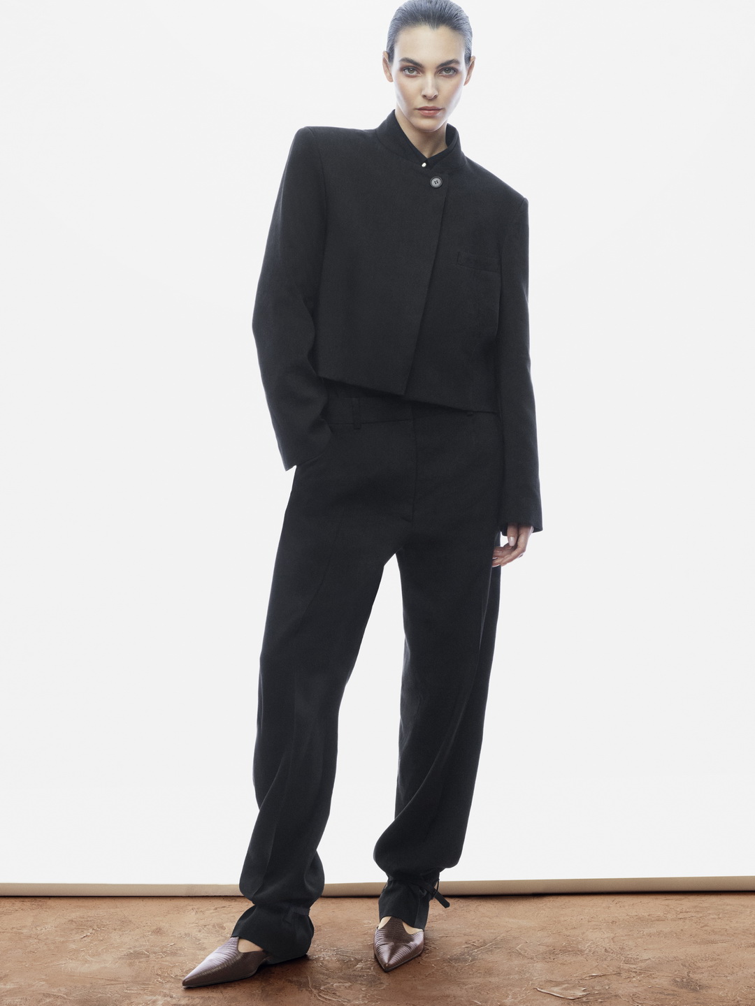 COS เปิดตัวแคมเปญ Spring Summer 2026 นำโดย Alexander Skarsgård, Park Gyuyoung, Vittoria Ceretti และ Taemin Park