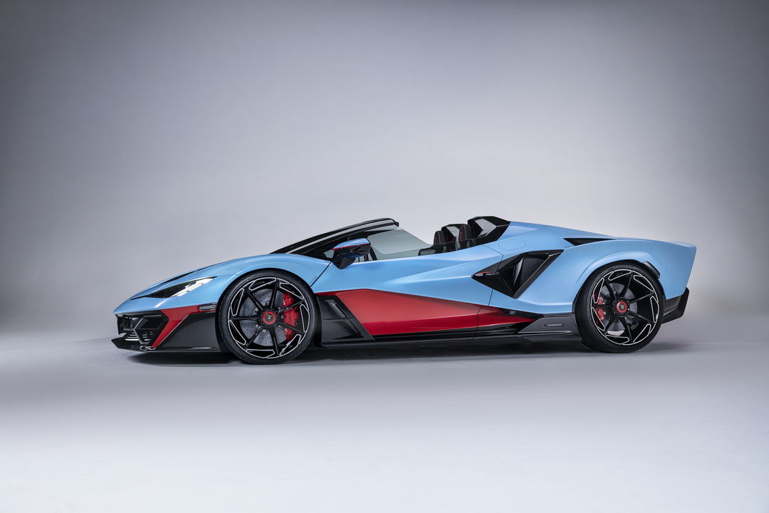 Lamborghini เปิดตัว ‘Fenomeno Roadster’ ซูเปอร์สปอร์ตคาร์เปิดประทุนทรงพลังที่สุดในประวัติศาสตร์แบรนด์ 