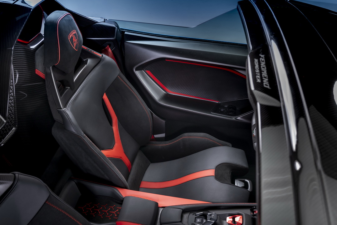 Lamborghini เปิดตัว ‘Fenomeno Roadster’ ซูเปอร์สปอร์ตคาร์เปิดประทุนทรงพลังที่สุดในประวัติศาสตร์แบรนด์ 