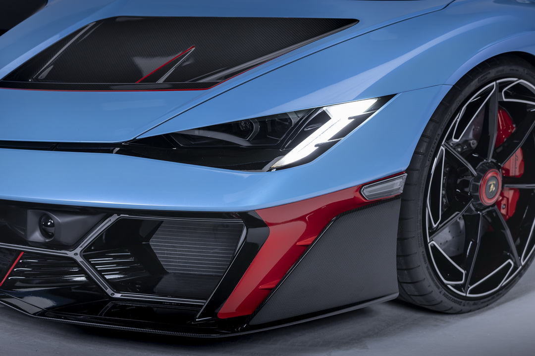 Lamborghini เปิดตัว ‘Fenomeno Roadster’ ซูเปอร์สปอร์ตคาร์เปิดประทุนทรงพลังที่สุดในประวัติศาสตร์แบรนด์ 