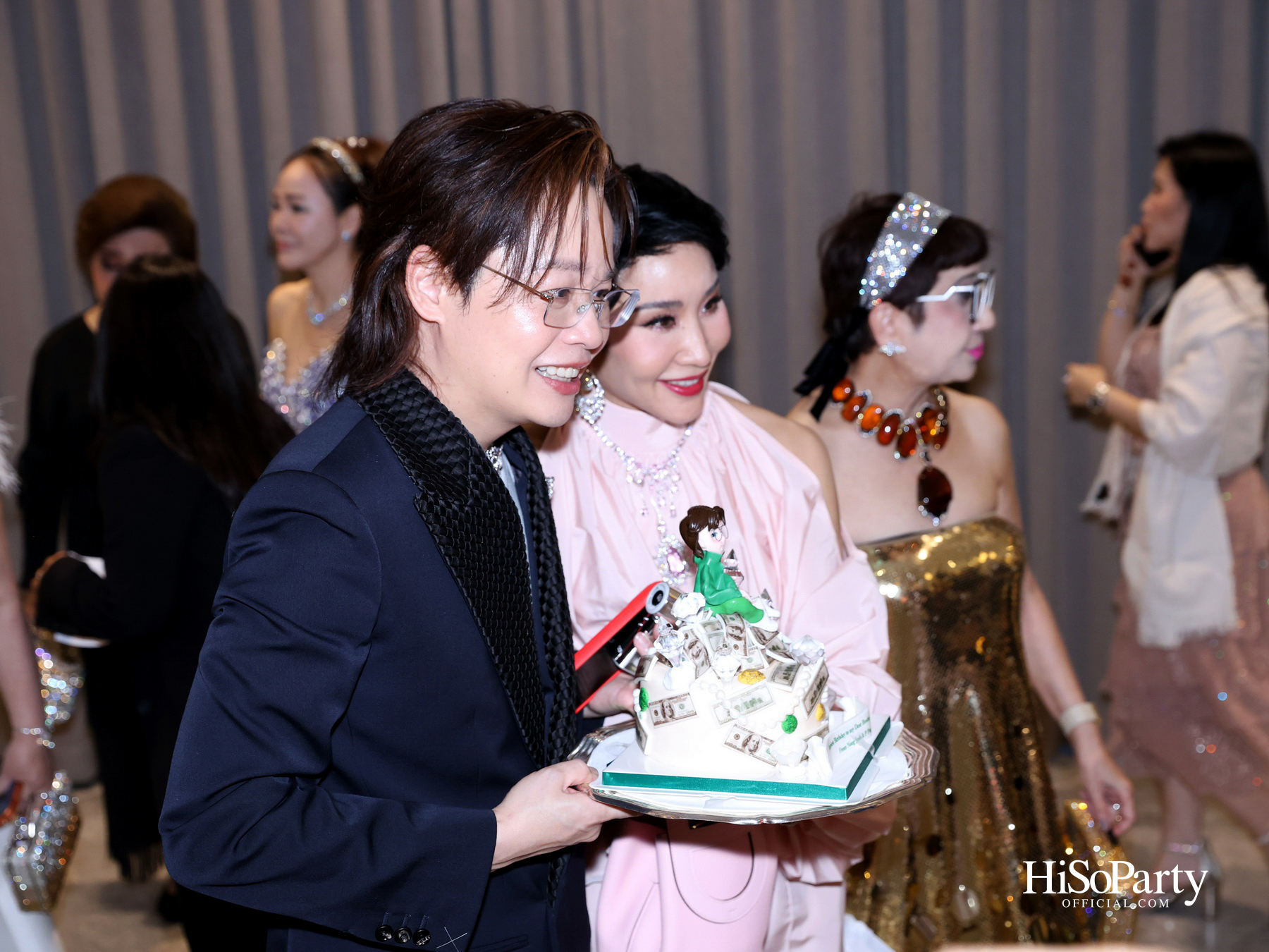Beauty Gems, TQM และ ALTITUDE จัดงาน ‘The Extravaganza of Gems’ เปิดตัว ONE RESIDENCE CHAROENKRUNG พร้อมร่วมฉลองวันเกิด คุณหนึ่ง - สุริยน