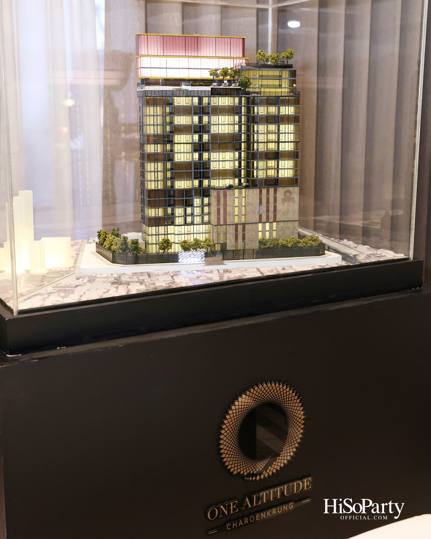 Beauty Gems, TQM และ ALTITUDE จัดงาน ‘The Extravaganza of Gems’ เปิดตัว ONE RESIDENCE CHAROENKRUNG พร้อมร่วมฉลองวันเกิด คุณหนึ่ง - สุริยน