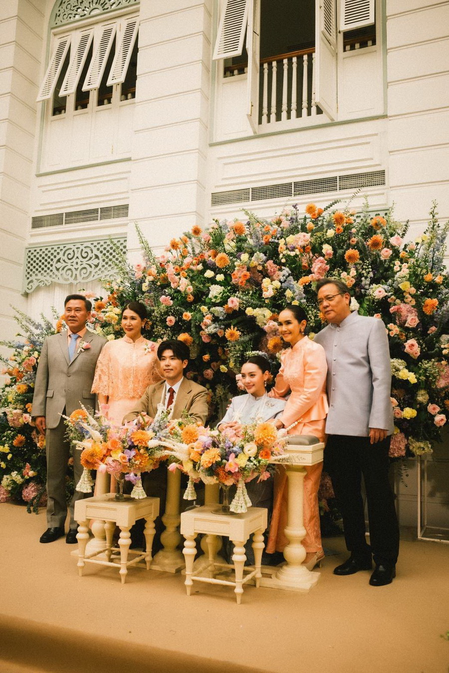 คุณหยดน้ำ–นัดดาภรณ์ นิวาตวงศ์ และ คุณชินยะ วงษ์เจริญสิน เข้าพิธีหมั้นและรดน้ำสังข์ ท่ามกลางบรรยากาศอบอุ่น ณ แมนดาริน โอเรียนเต็ล กรุงเทพฯ