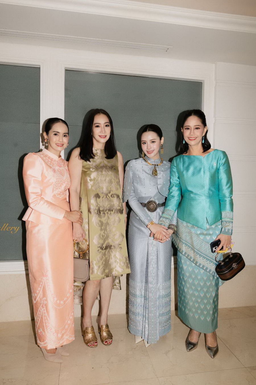 คุณหยดน้ำ–นัดดาภรณ์ นิวาตวงศ์ และ คุณชินยะ วงษ์เจริญสิน เข้าพิธีหมั้นและรดน้ำสังข์ ท่ามกลางบรรยากาศอบอุ่น ณ แมนดาริน โอเรียนเต็ล กรุงเทพฯ