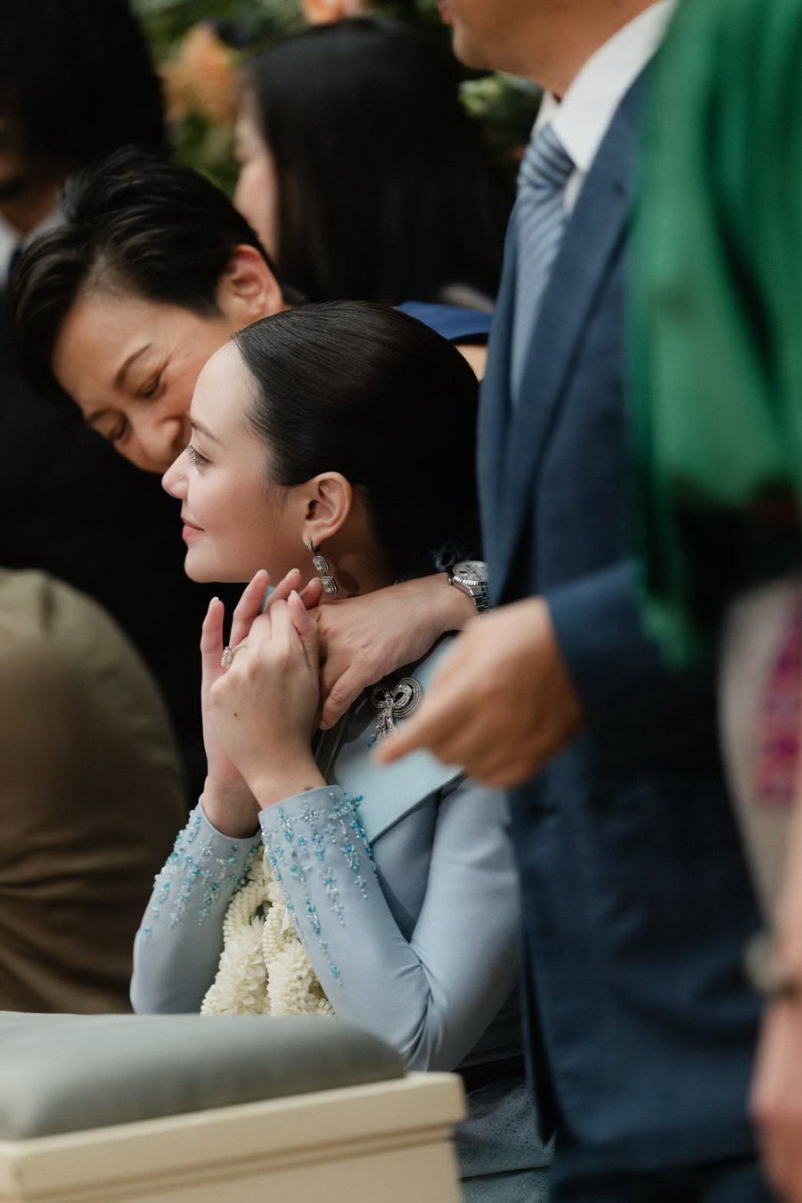 คุณหยดน้ำ–นัดดาภรณ์ นิวาตวงศ์ และ คุณชินยะ วงษ์เจริญสิน เข้าพิธีหมั้นและรดน้ำสังข์ ท่ามกลางบรรยากาศอบอุ่น ณ แมนดาริน โอเรียนเต็ล กรุงเทพฯ