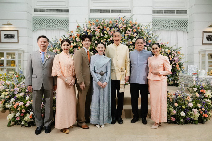 คุณหยดน้ำ–นัดดาภรณ์ นิวาตวงศ์ และ คุณชินยะ วงษ์เจริญสิน เข้าพิธีหมั้นและรดน้ำสังข์ ท่ามกลางบรรยากาศอบอุ่น ณ แมนดาริน โอเรียนเต็ล กรุงเทพฯ