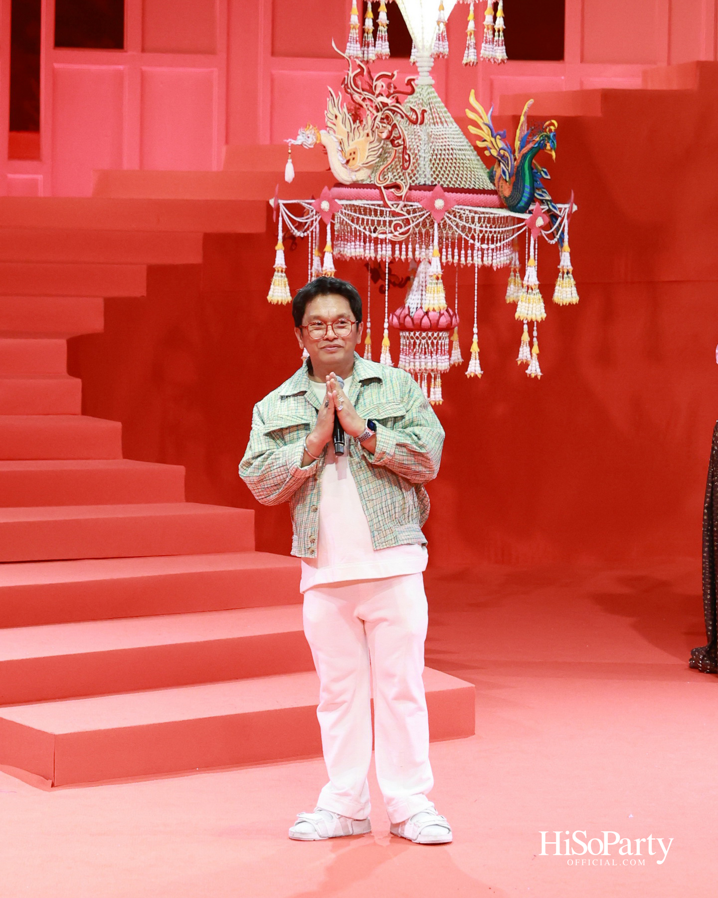 ‘THREADS OF AMAZING THAILAND’ ถ่ายทอดเสน่ห์ผ้าไทยร่วมสมัย ผสานความงดงามแห่งอัญมณีจาก Beauty Gems