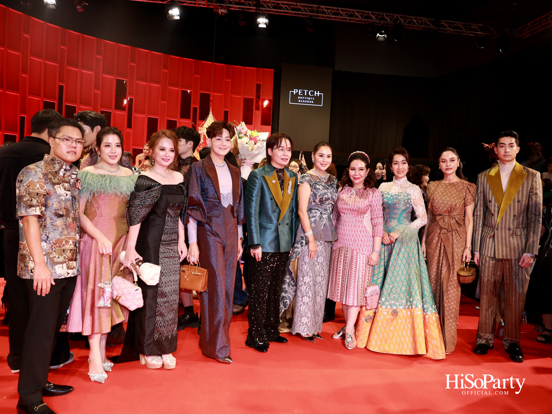 ‘THREADS OF AMAZING THAILAND’ ถ่ายทอดเสน่ห์ผ้าไทยร่วมสมัย ผสานความงดงามแห่งอัญมณีจาก Beauty Gems