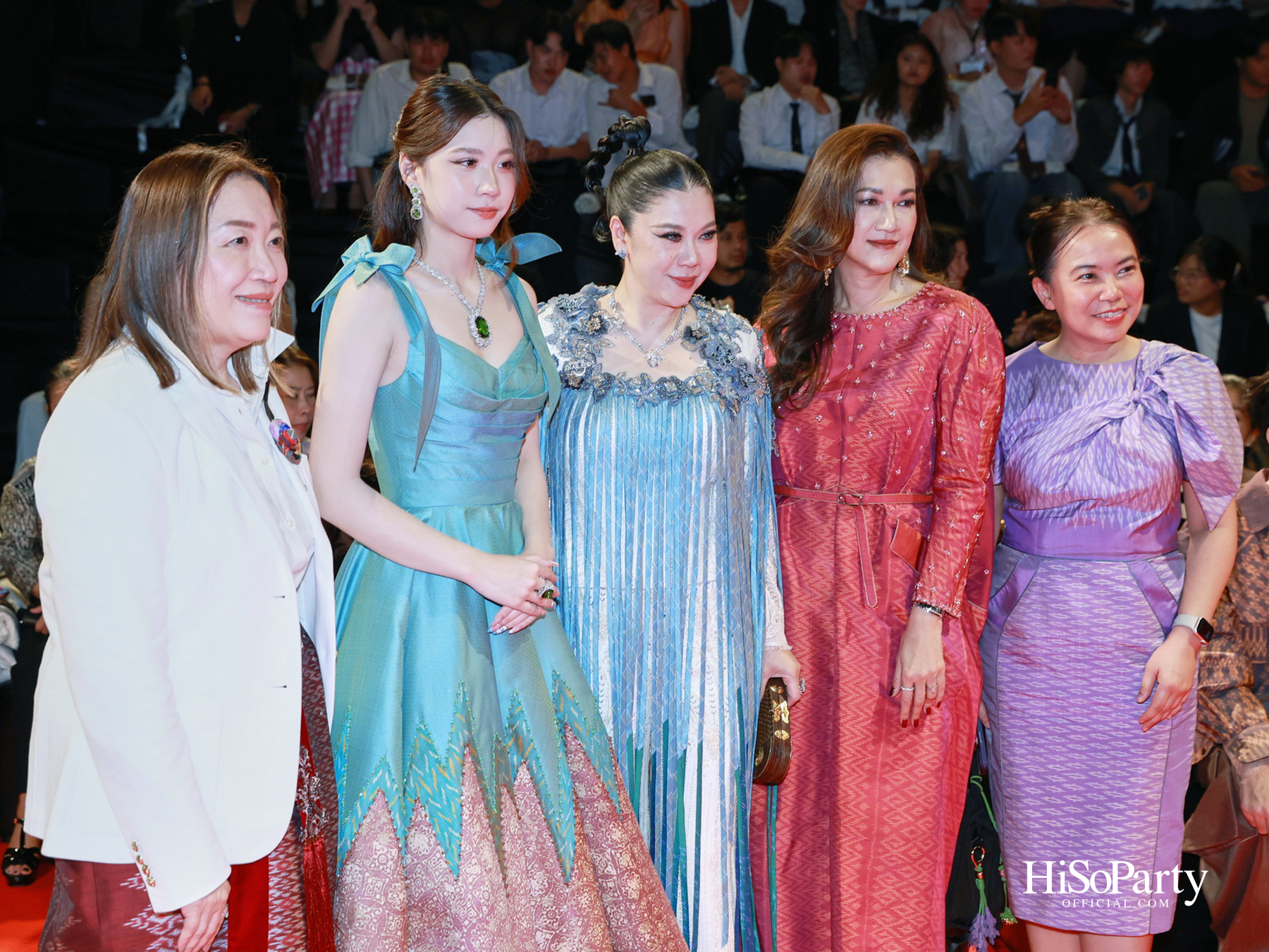 ‘THREADS OF AMAZING THAILAND’ ถ่ายทอดเสน่ห์ผ้าไทยร่วมสมัย ผสานความงดงามแห่งอัญมณีจาก Beauty Gems