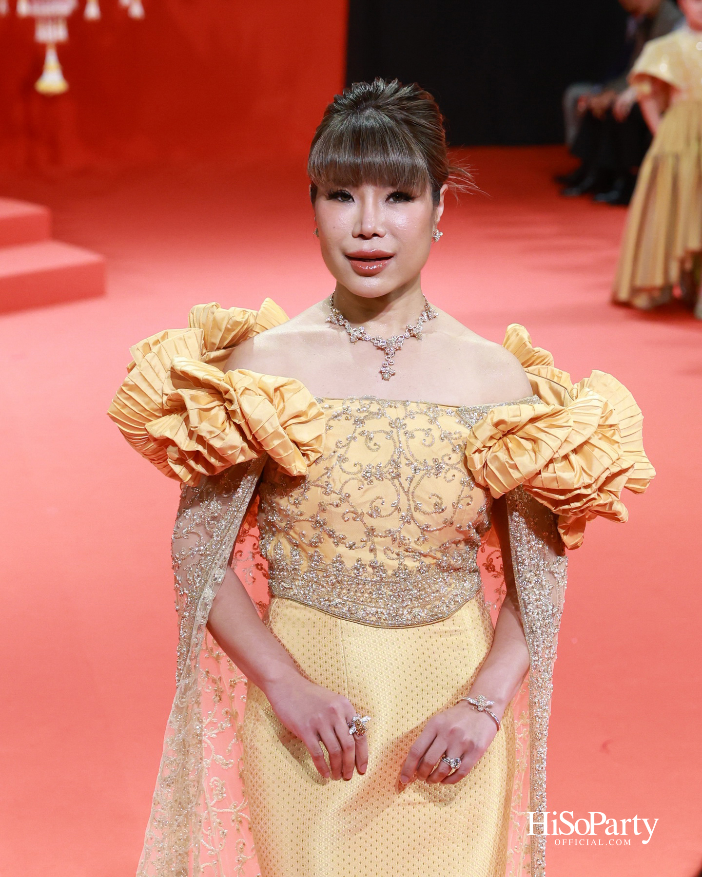‘THREADS OF AMAZING THAILAND’ ถ่ายทอดเสน่ห์ผ้าไทยร่วมสมัย ผสานความงดงามแห่งอัญมณีจาก Beauty Gems