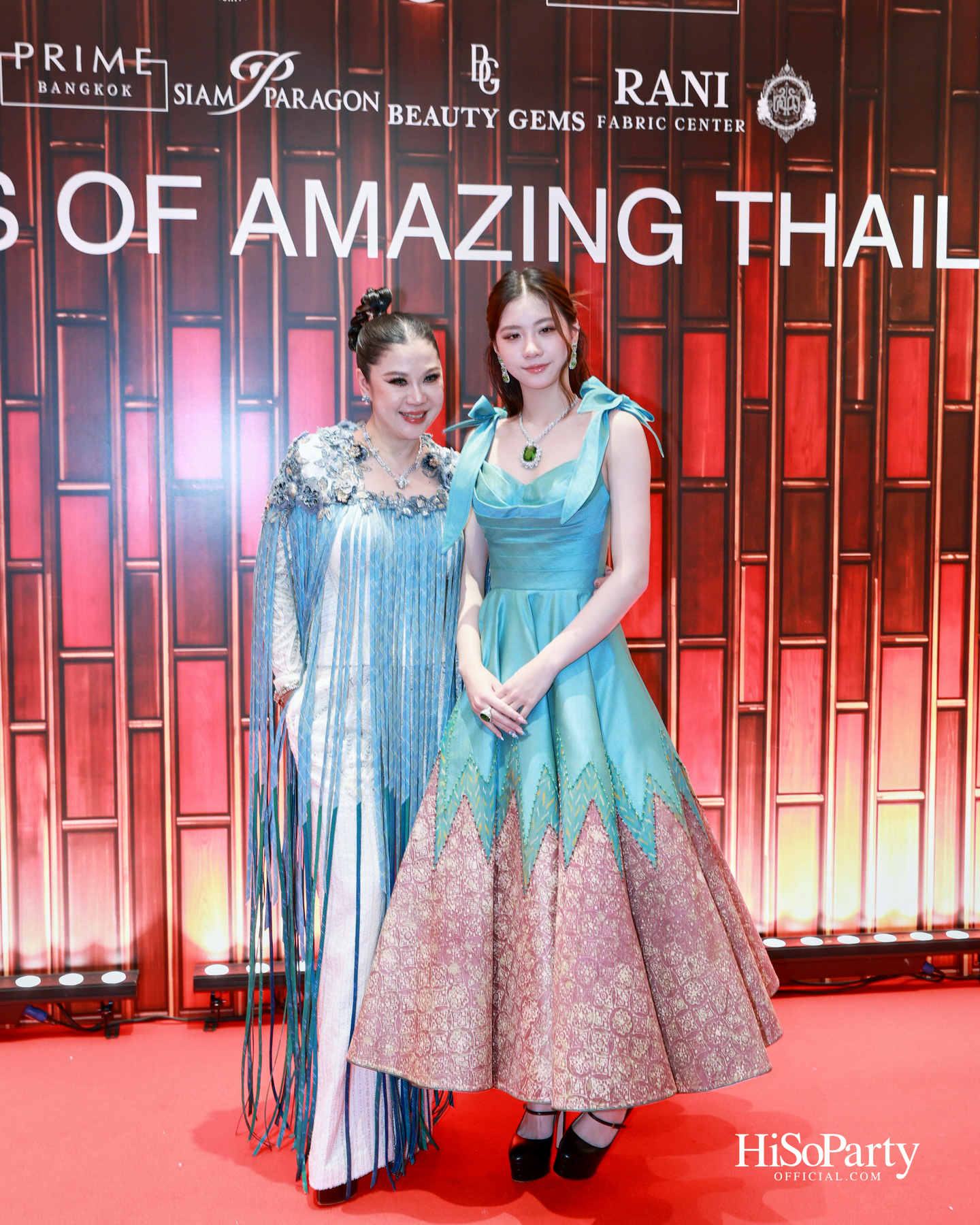 ‘THREADS OF AMAZING THAILAND’ ถ่ายทอดเสน่ห์ผ้าไทยร่วมสมัย ผสานความงดงามแห่งอัญมณีจาก Beauty Gems