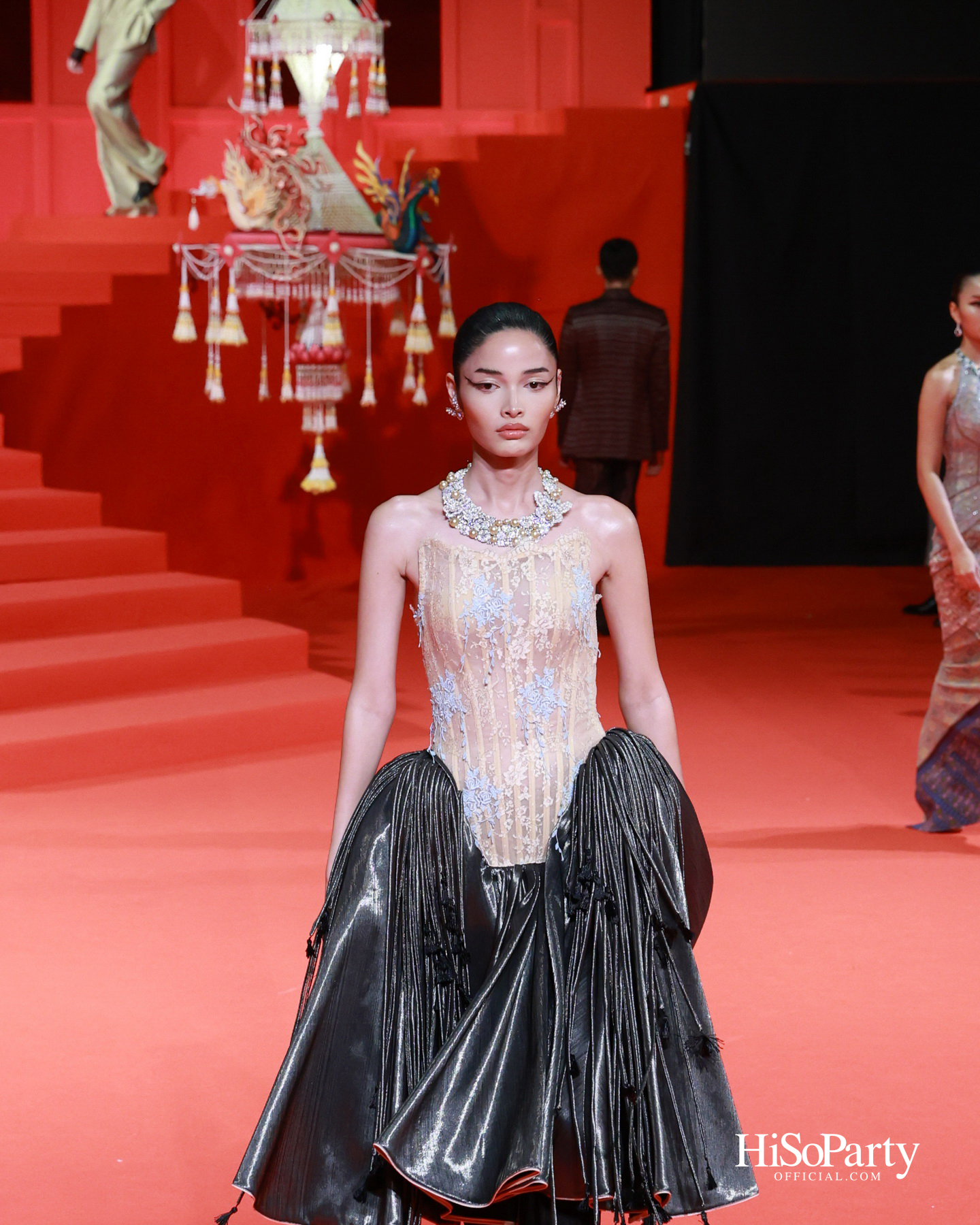 ‘THREADS OF AMAZING THAILAND’ ถ่ายทอดเสน่ห์ผ้าไทยร่วมสมัย ผสานความงดงามแห่งอัญมณีจาก Beauty Gems