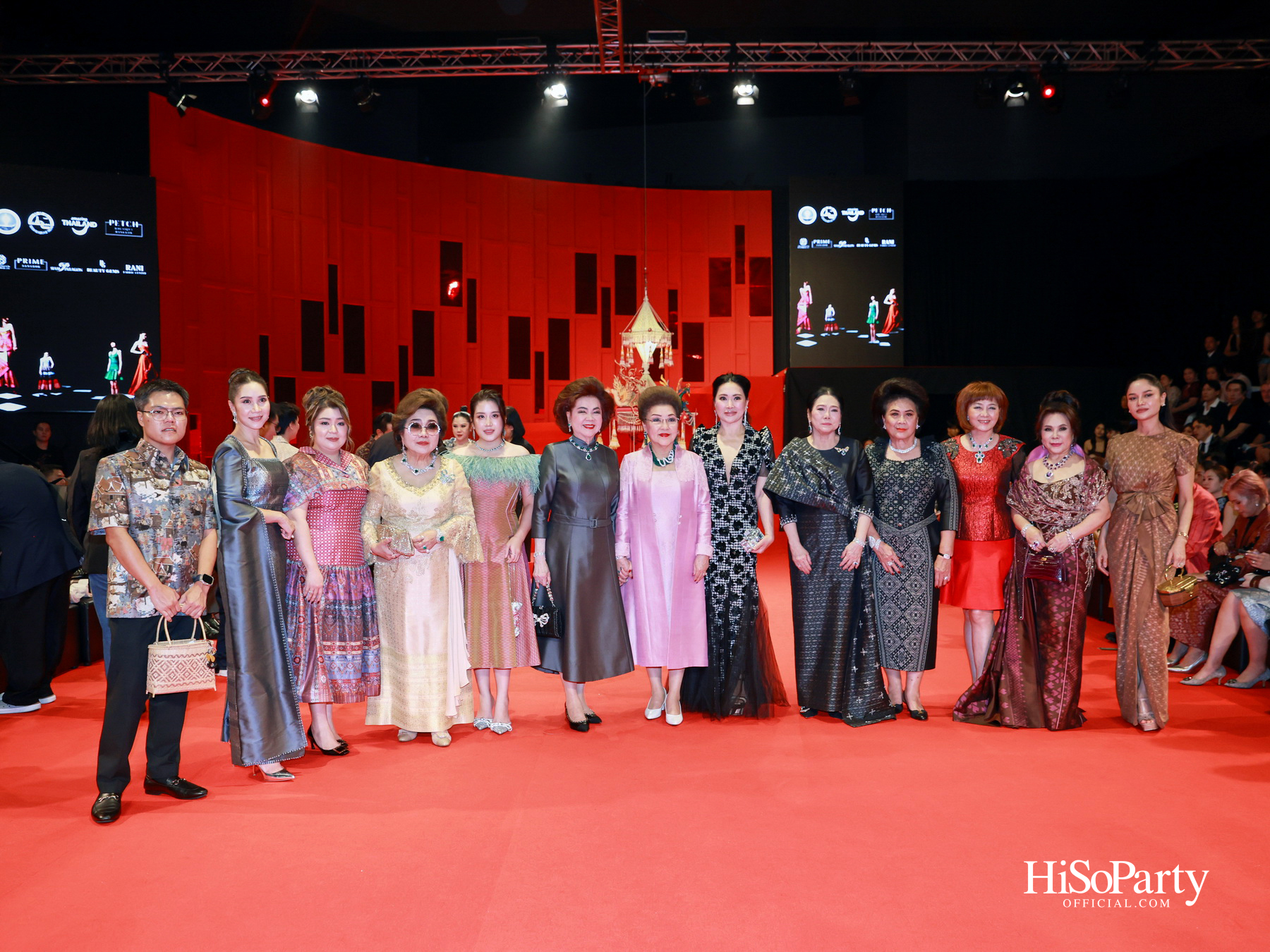 ‘THREADS OF AMAZING THAILAND’ ถ่ายทอดเสน่ห์ผ้าไทยร่วมสมัย ผสานความงดงามแห่งอัญมณีจาก Beauty Gems
