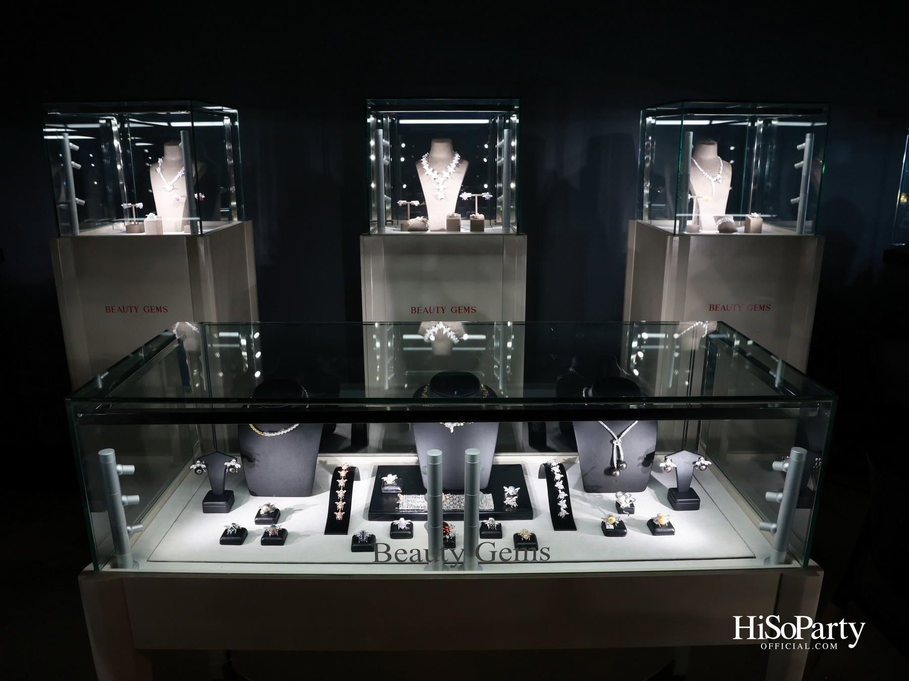 ‘THREADS OF AMAZING THAILAND’ ถ่ายทอดเสน่ห์ผ้าไทยร่วมสมัย ผสานความงดงามแห่งอัญมณีจาก Beauty Gems
