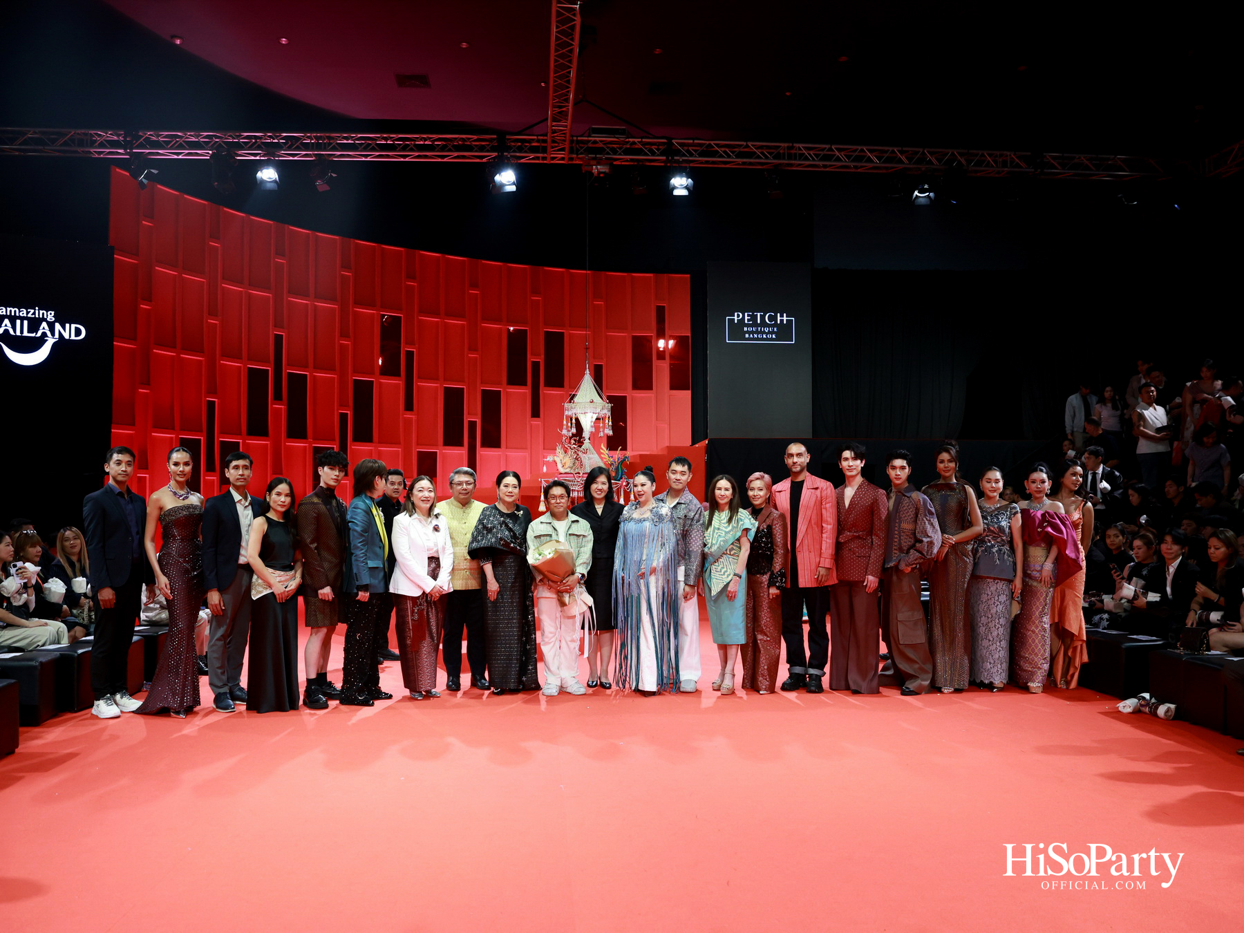 ‘THREADS OF AMAZING THAILAND’ ถ่ายทอดเสน่ห์ผ้าไทยร่วมสมัย ผสานความงดงามแห่งอัญมณีจาก Beauty Gems
