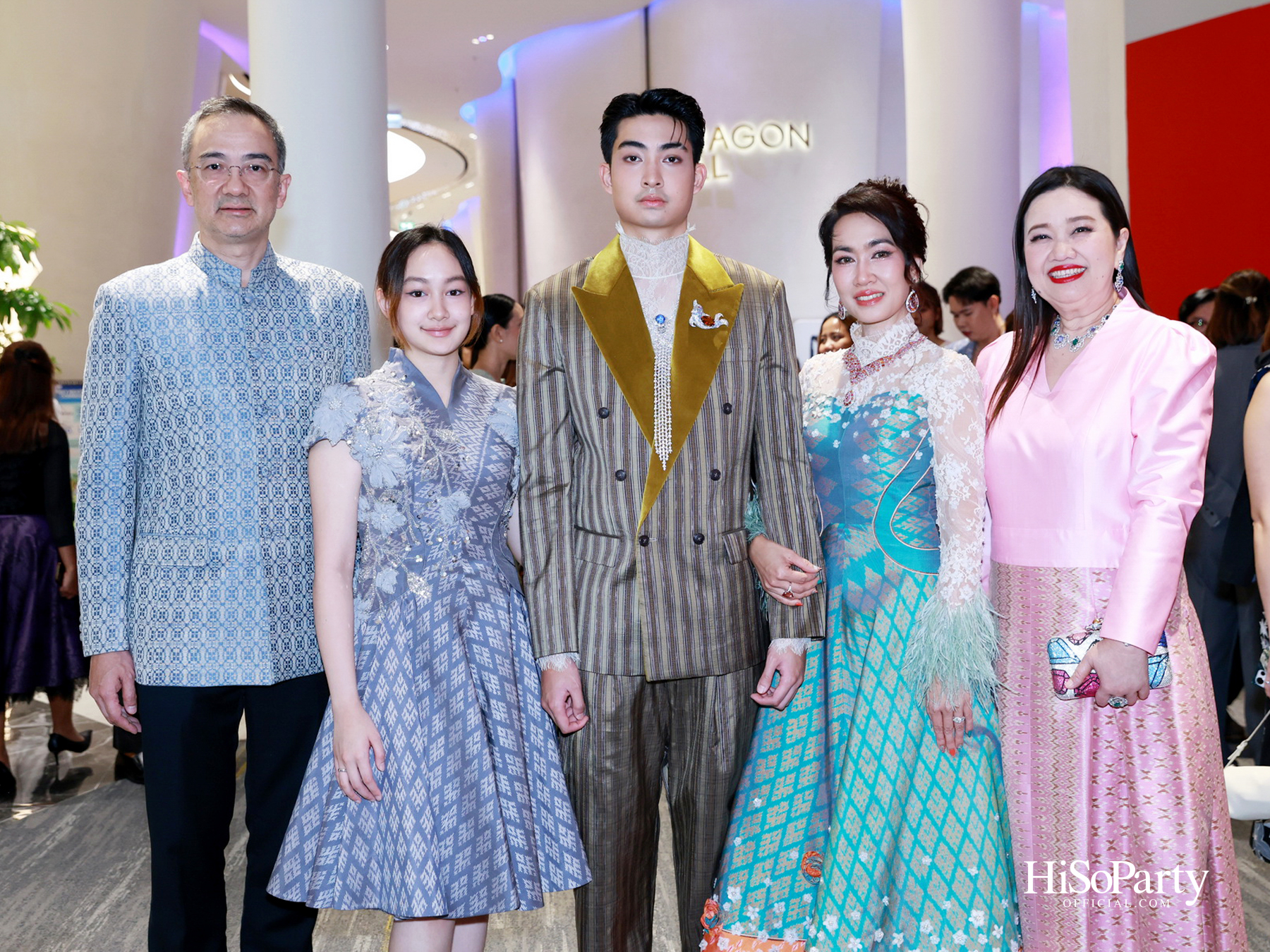 ‘THREADS OF AMAZING THAILAND’ ถ่ายทอดเสน่ห์ผ้าไทยร่วมสมัย ผสานความงดงามแห่งอัญมณีจาก Beauty Gems