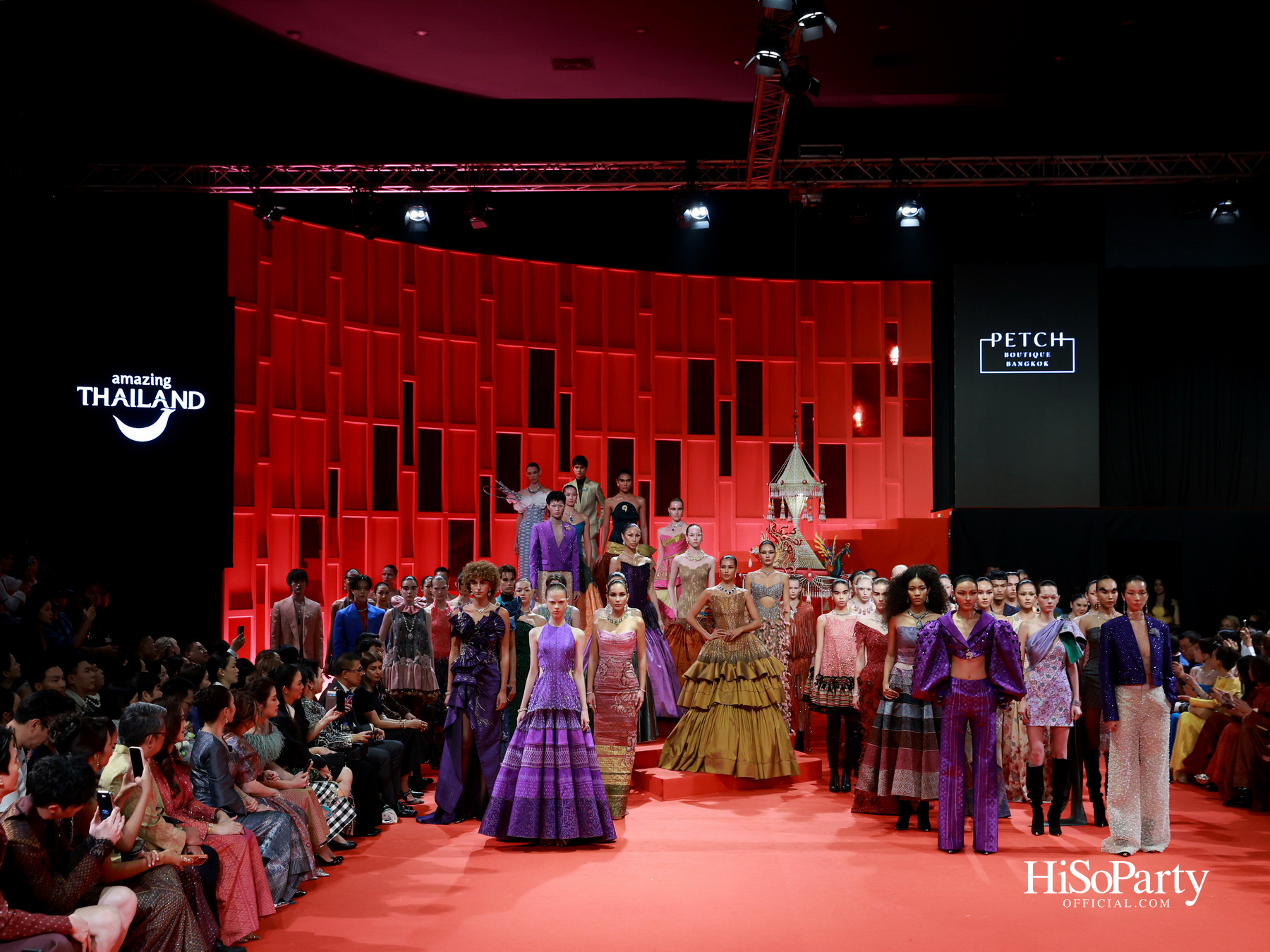 ‘THREADS OF AMAZING THAILAND’ ถ่ายทอดเสน่ห์ผ้าไทยร่วมสมัย ผสานความงดงามแห่งอัญมณีจาก Beauty Gems