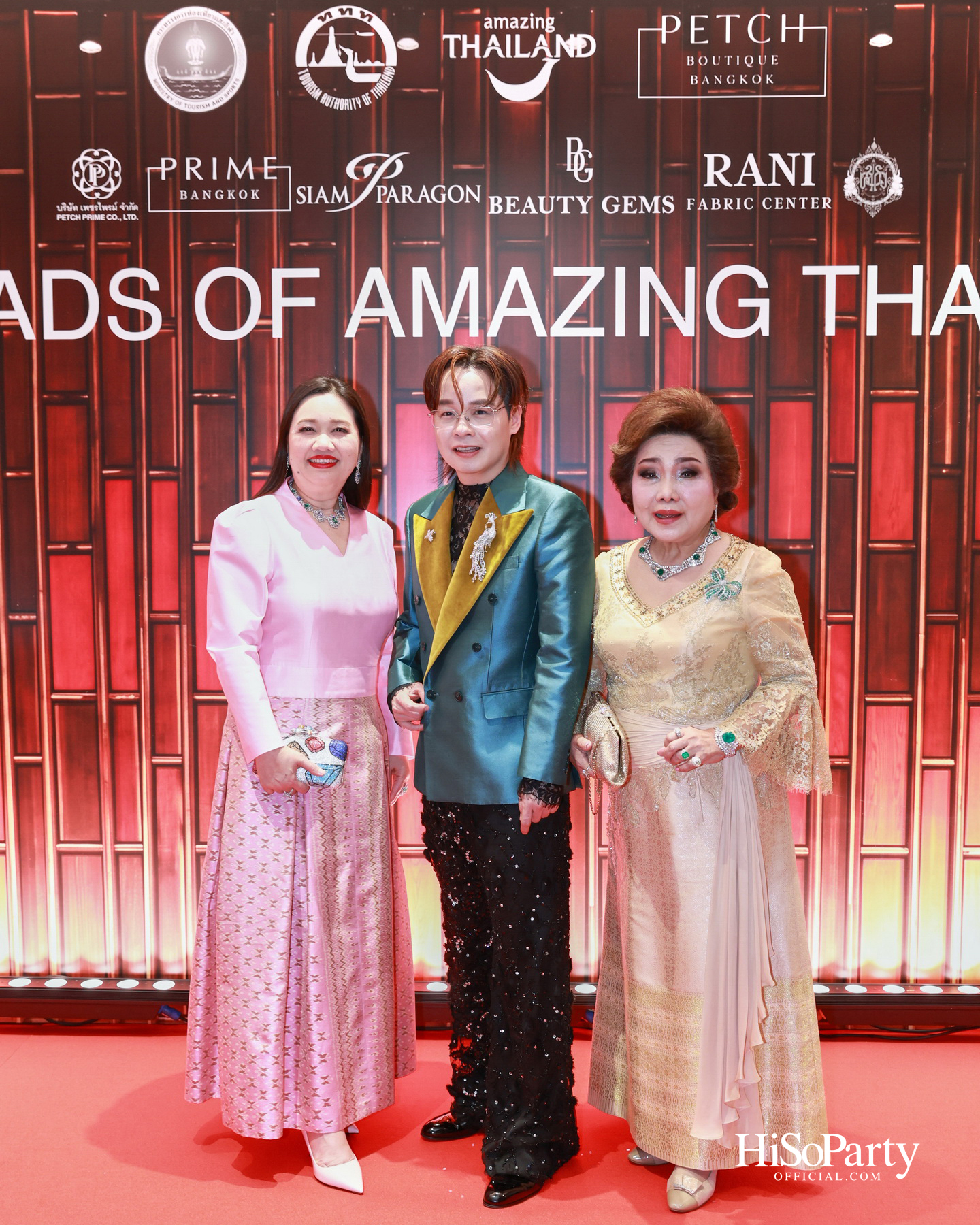 ‘THREADS OF AMAZING THAILAND’ ถ่ายทอดเสน่ห์ผ้าไทยร่วมสมัย ผสานความงดงามแห่งอัญมณีจาก Beauty Gems