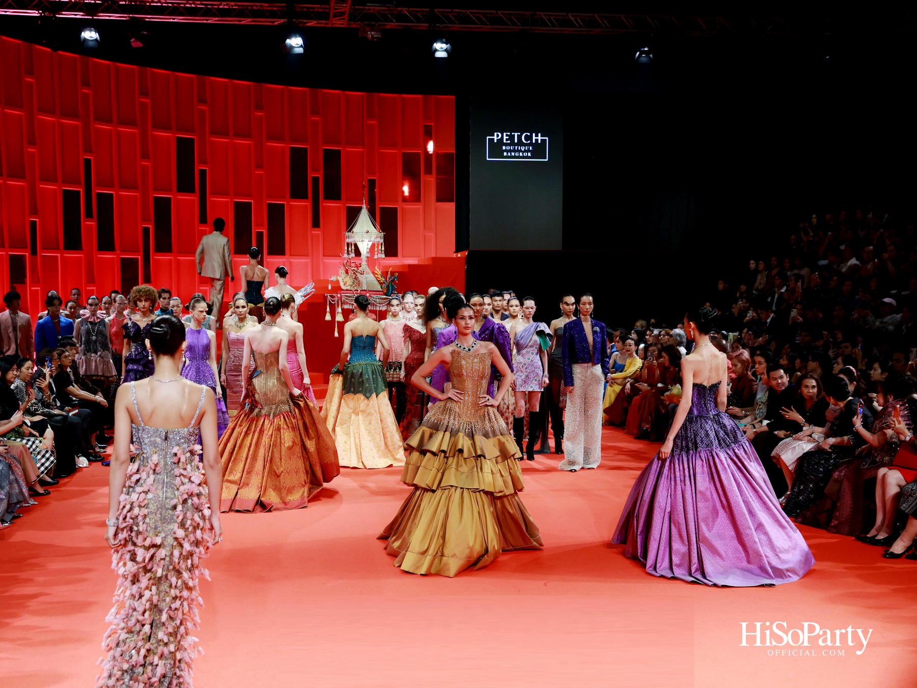 ‘THREADS OF AMAZING THAILAND’ ถ่ายทอดเสน่ห์ผ้าไทยร่วมสมัย ผสานความงดงามแห่งอัญมณีจาก Beauty Gems