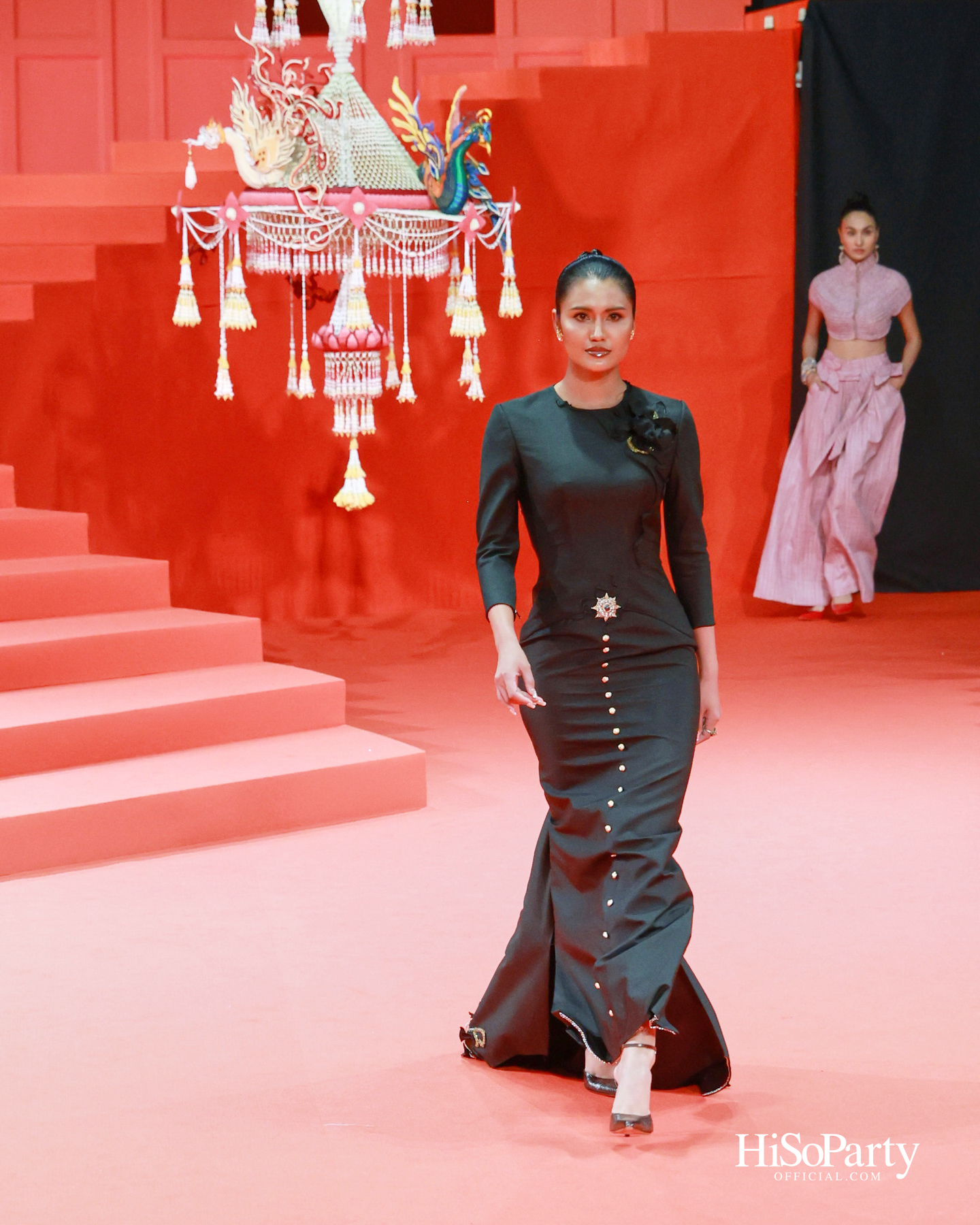 ‘THREADS OF AMAZING THAILAND’ ถ่ายทอดเสน่ห์ผ้าไทยร่วมสมัย ผสานความงดงามแห่งอัญมณีจาก Beauty Gems