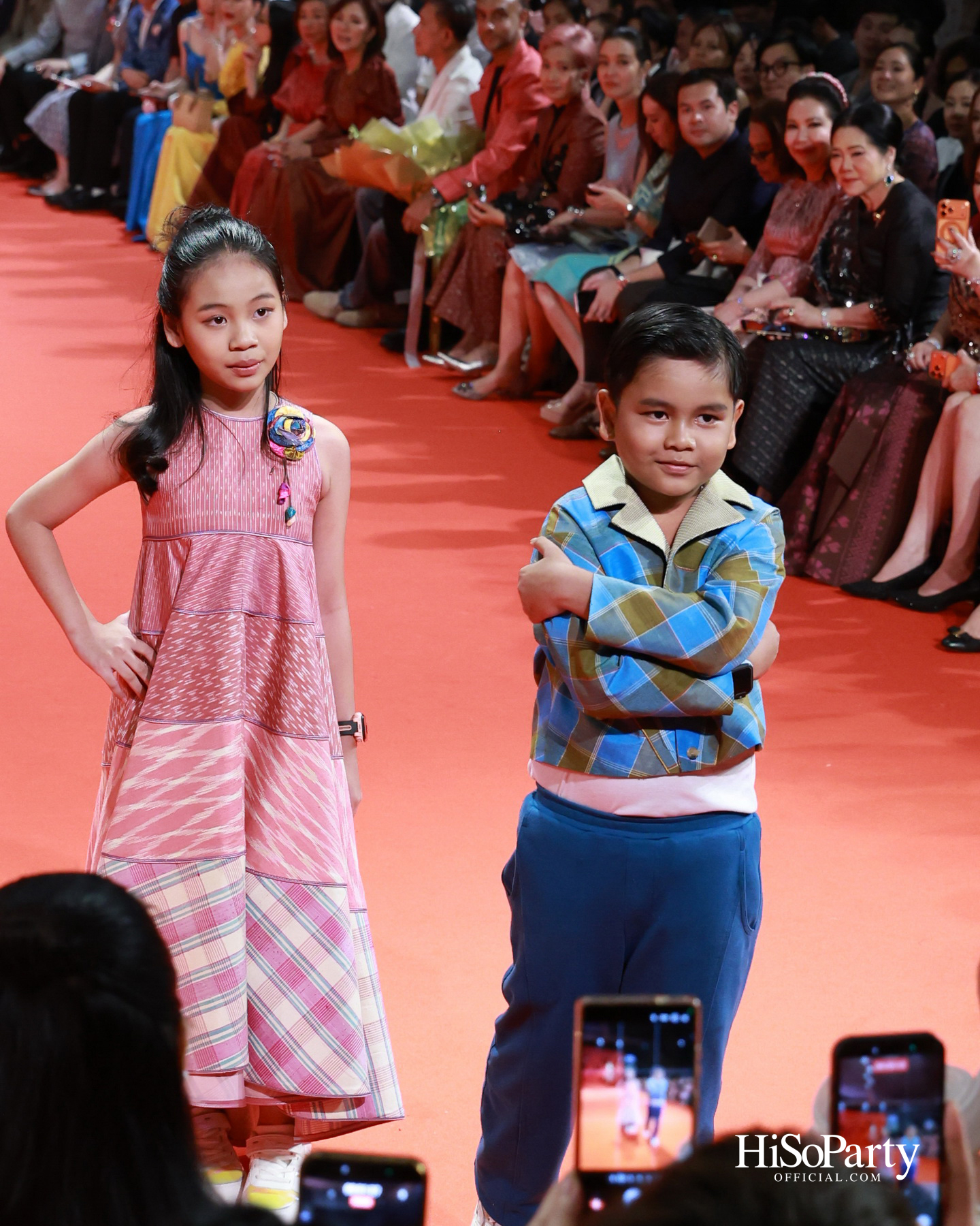 ‘THREADS OF AMAZING THAILAND’ ถ่ายทอดเสน่ห์ผ้าไทยร่วมสมัย ผสานความงดงามแห่งอัญมณีจาก Beauty Gems