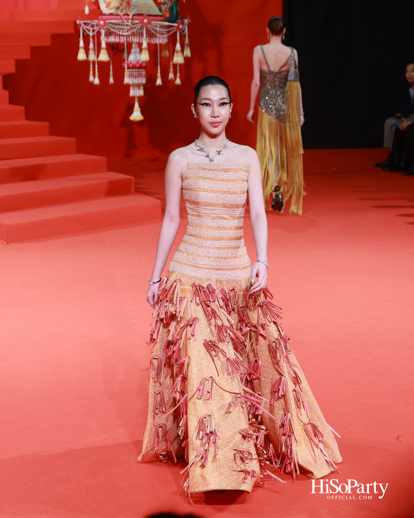 ‘THREADS OF AMAZING THAILAND’ ถ่ายทอดเสน่ห์ผ้าไทยร่วมสมัย ผสานความงดงามแห่งอัญมณีจาก Beauty Gems