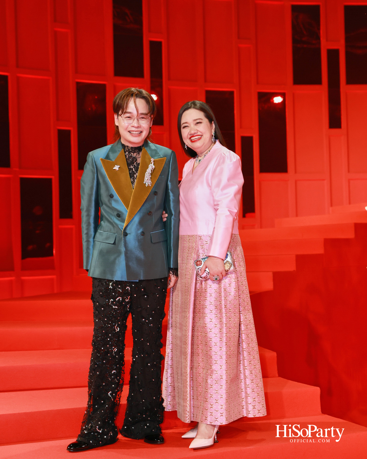 ‘THREADS OF AMAZING THAILAND’ ถ่ายทอดเสน่ห์ผ้าไทยร่วมสมัย ผสานความงดงามแห่งอัญมณีจาก Beauty Gems