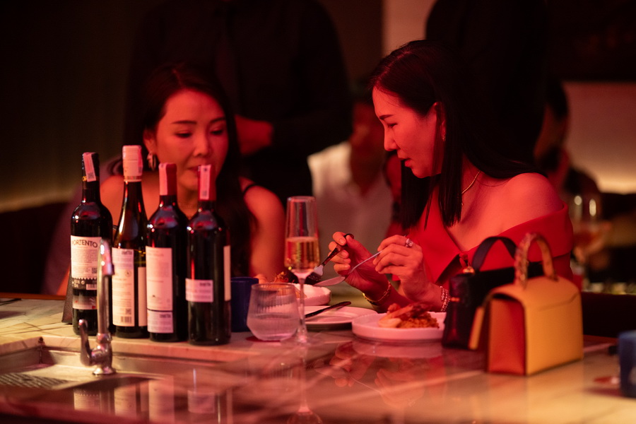 เปิดตัว ‘ELPASO’ Modern Tapas Bar แห่งใหม่ริมแม่น้ำเจ้าพระยา ถ่ายทอดเสน่ห์สเปนผ่านค่ำคืน ‘Spanish Masked Celebration’