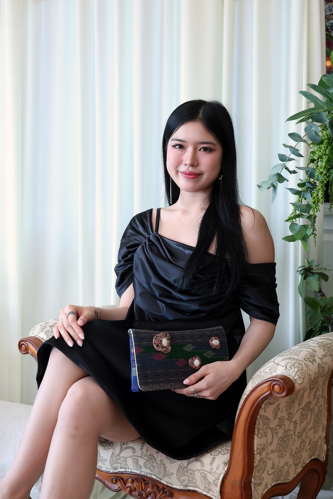 RAKSAPHAN ถ่ายทอด ‘ผ้าลายน้ำไหล’ จากภูมิปัญญาแห่งเมืองน่าน สู่ชิ้นงานศิลปะร่วมสมัยระดับ Limited Edition