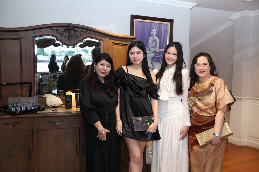 RAKSAPHAN ถ่ายทอด ‘ผ้าลายน้ำไหล’ จากภูมิปัญญาแห่งเมืองน่าน สู่ชิ้นงานศิลปะร่วมสมัยระดับ Limited Edition