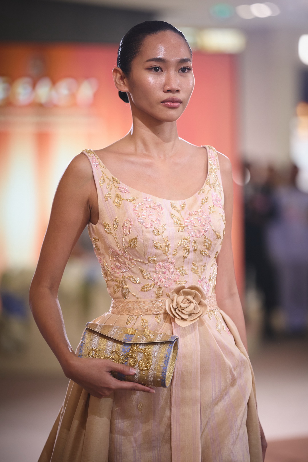 สมเด็จพระเจ้าลูกเธอ เจ้าฟ้าสิริวัณณวรี นารีรัตนราชกัญญา ทรงรับชมแฟชั่นโชว์ภายใต้แนวคิด ‘The Walk of Woven Identities’