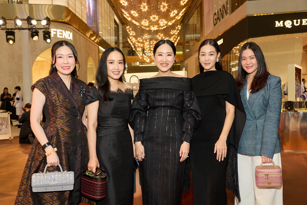 สมเด็จพระเจ้าลูกเธอ เจ้าฟ้าสิริวัณณวรี นารีรัตนราชกัญญา ทรงรับชมแฟชั่นโชว์ภายใต้แนวคิด ‘The Walk of Woven Identities’